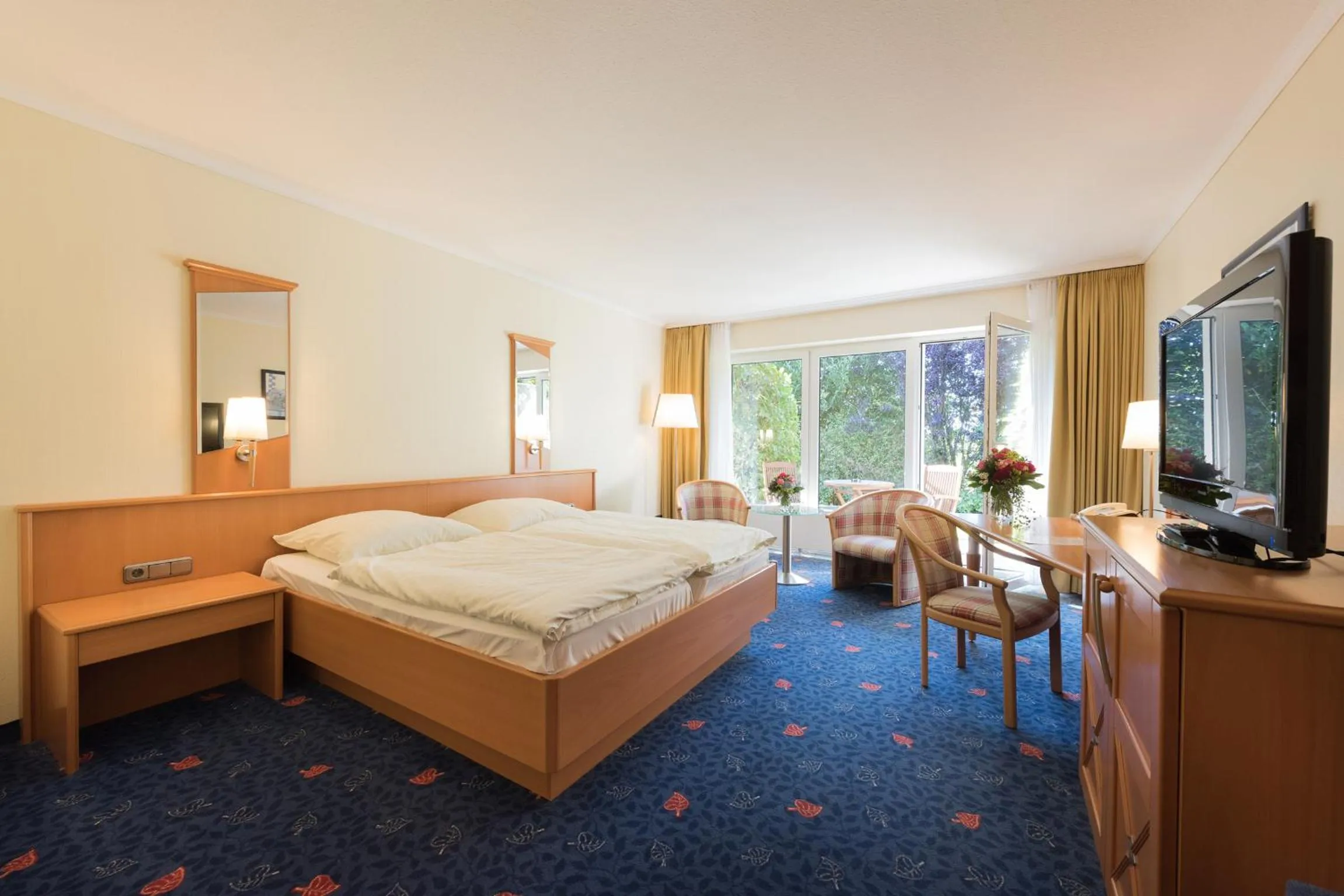 Photo of the whole room, Bed in Hotel Röhrs