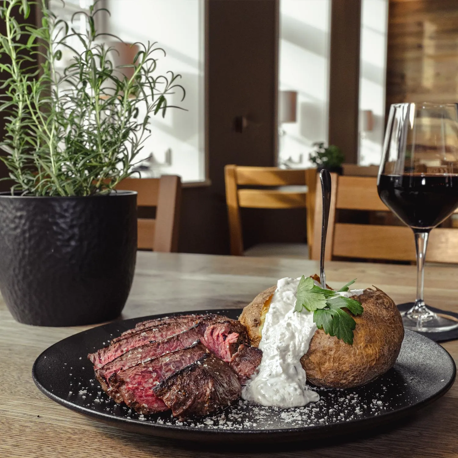 Restaurant/places to eat in Schiefer Suite Hotel & Apartments