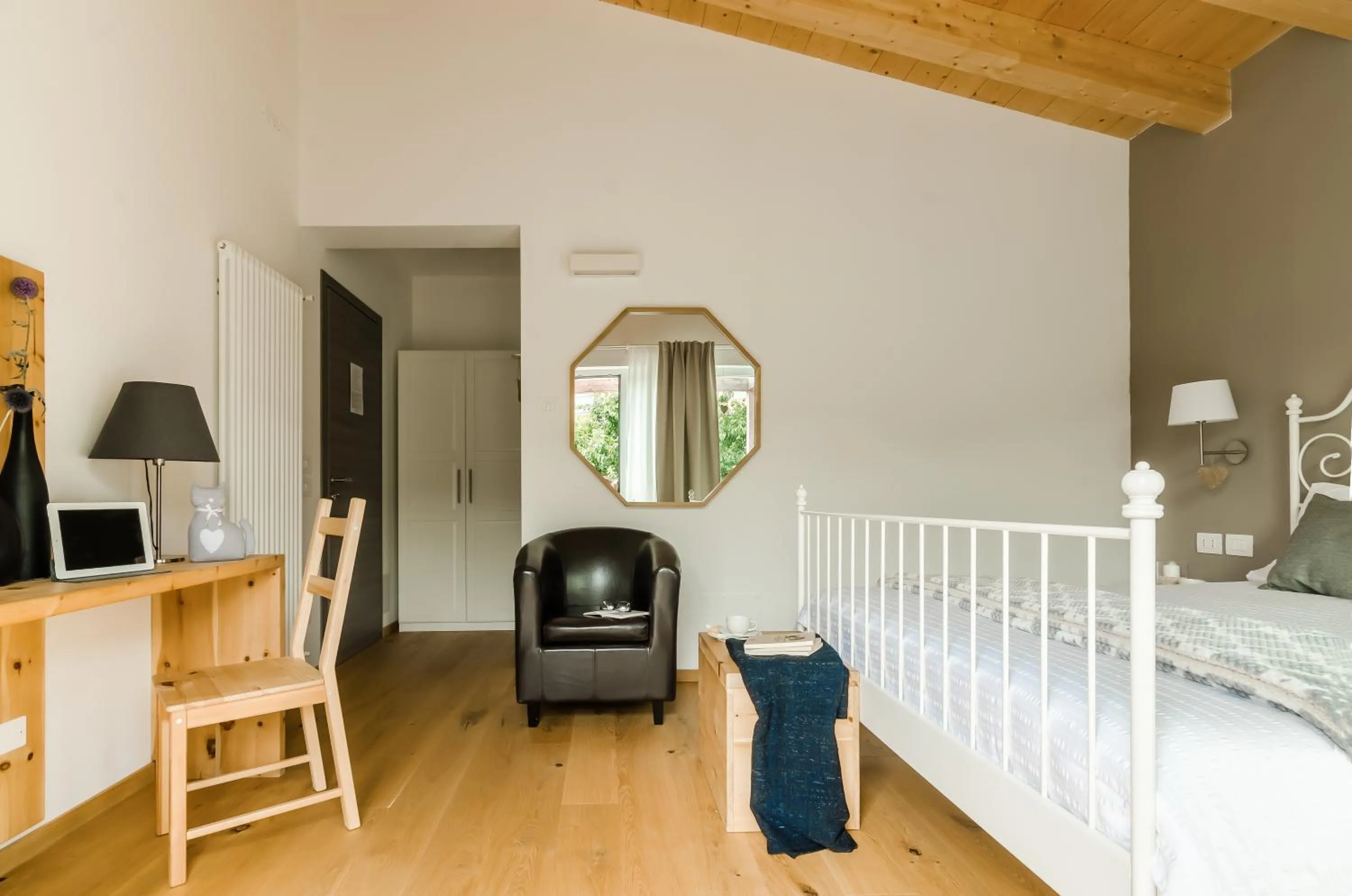 Photo of the whole room, Bed in B&B Lupo