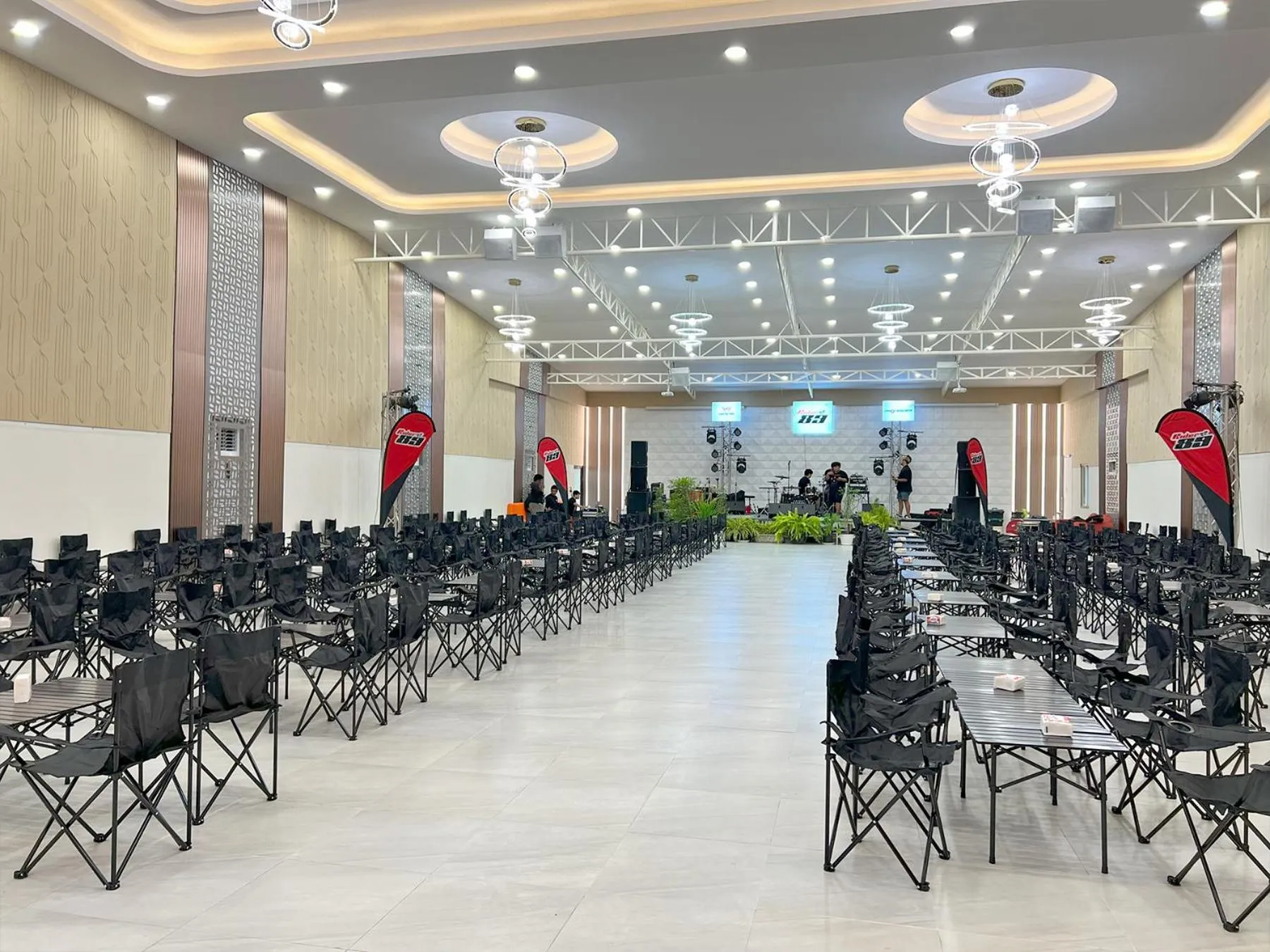 People in Phuiyara Resort