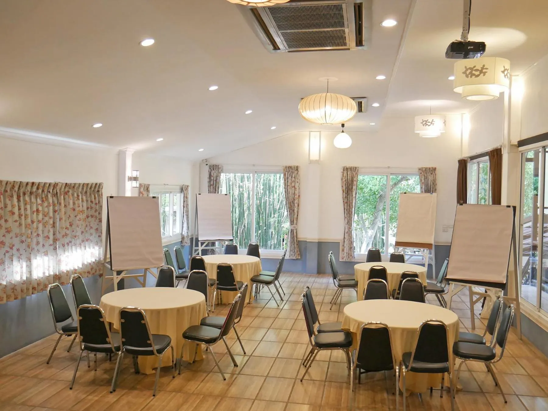 Restaurant/places to eat in Phuiyara Resort