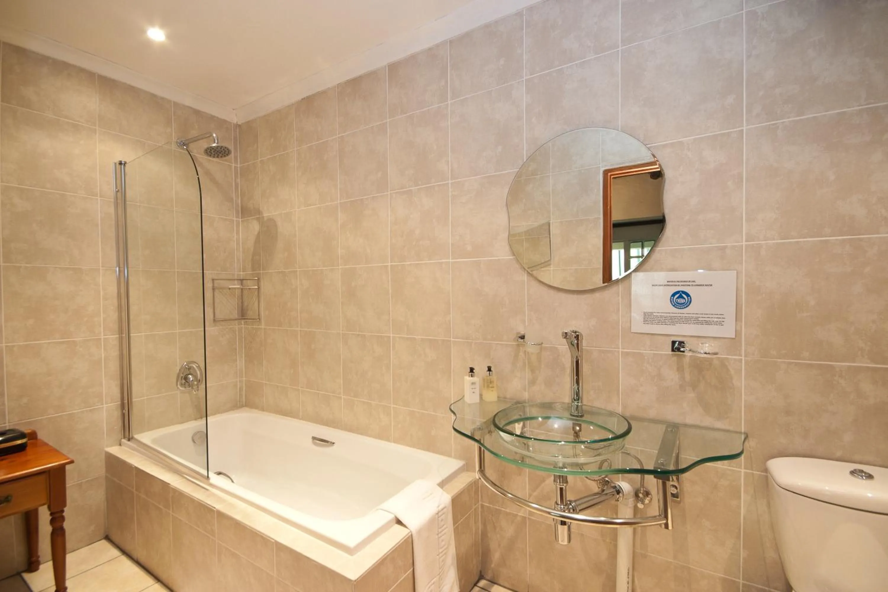 Bathroom in Thatchfoord Lodge