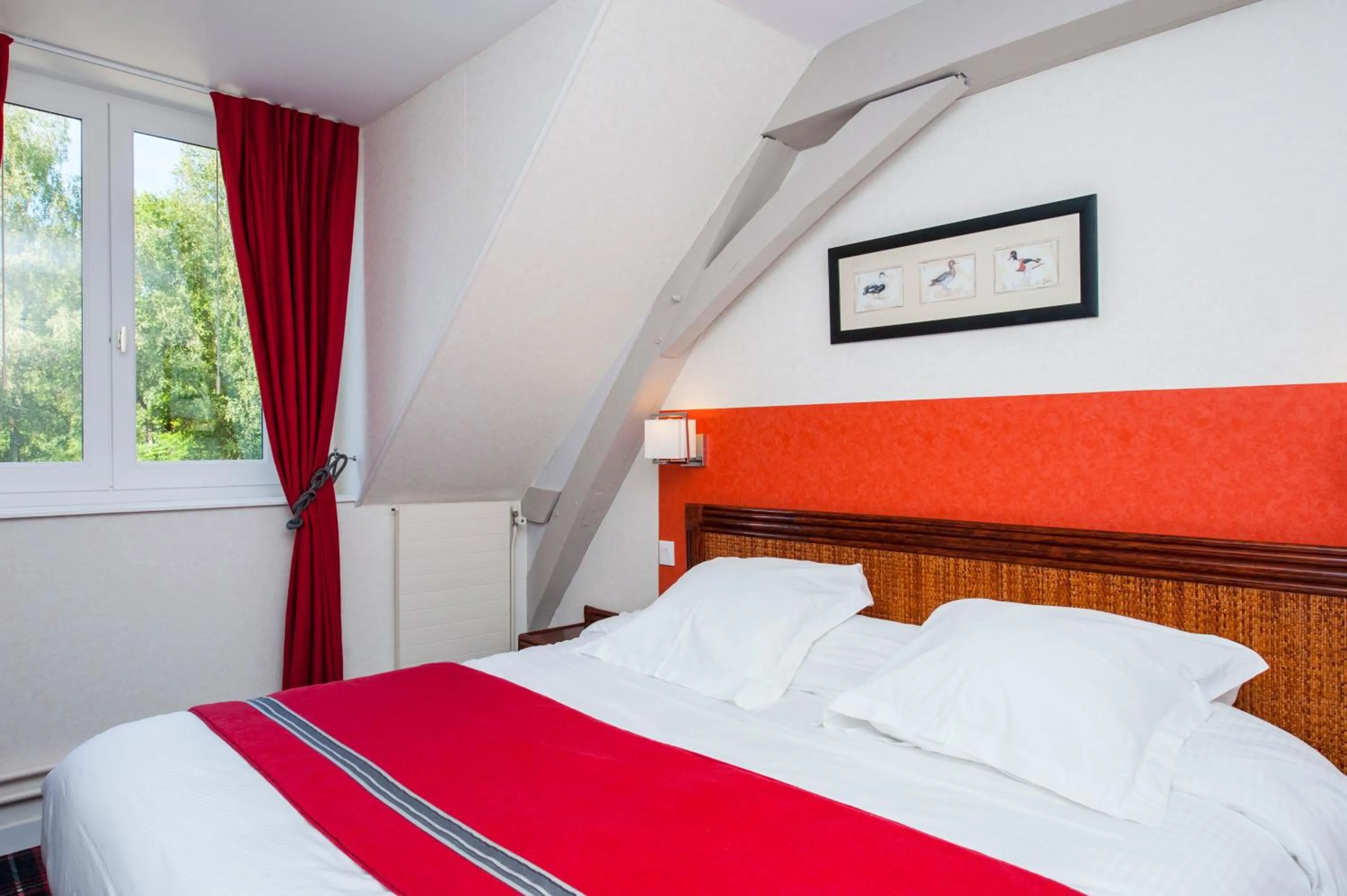 Bed in Logis Hôtel Restaurant Relais Du Gué De Selle