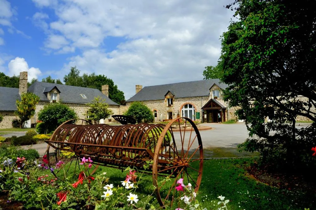 Spring in Logis Hôtel Restaurant Relais Du Gué De Selle
