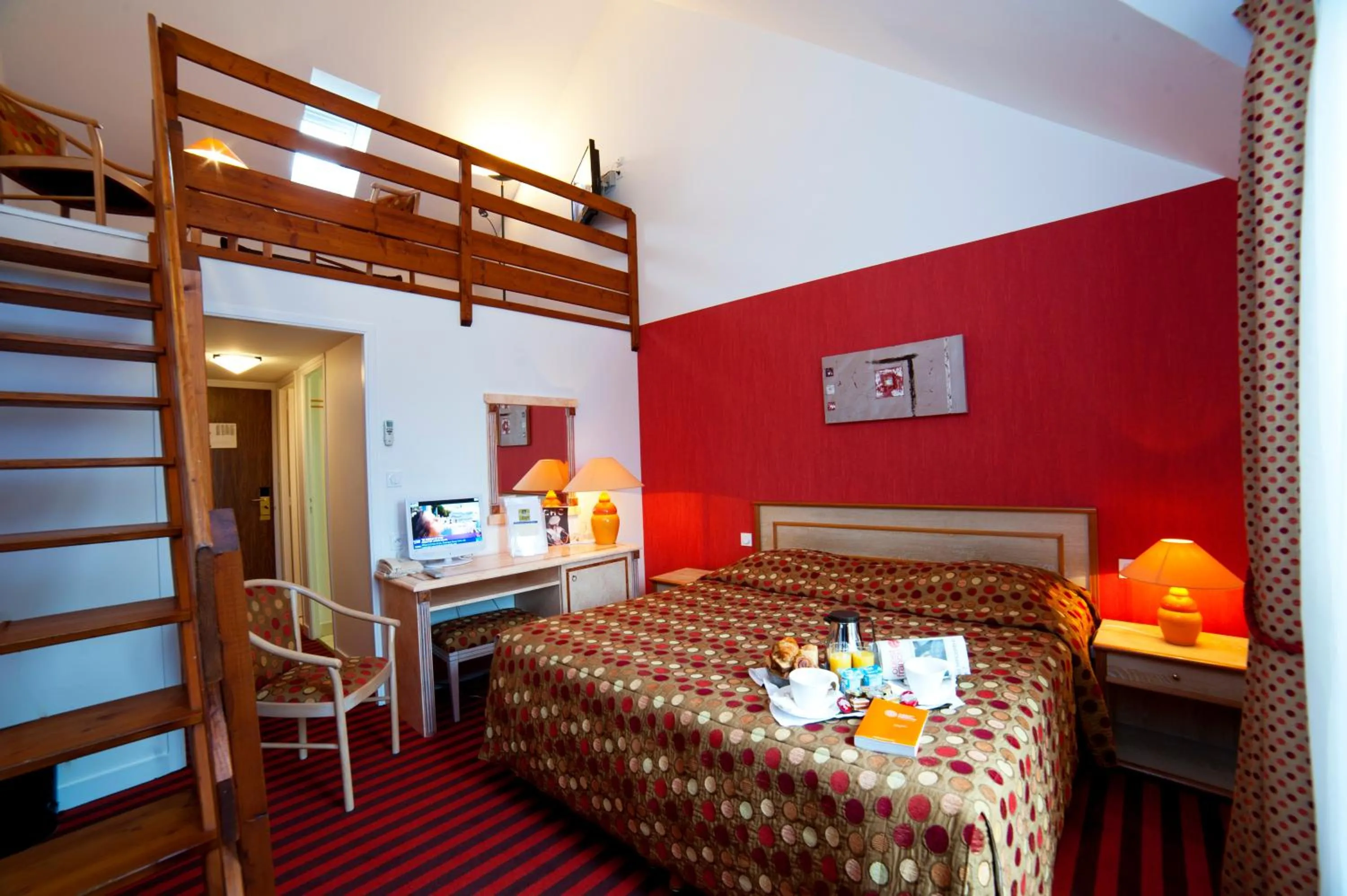 Bed in Logis Hôtel Restaurant Relais Du Gué De Selle