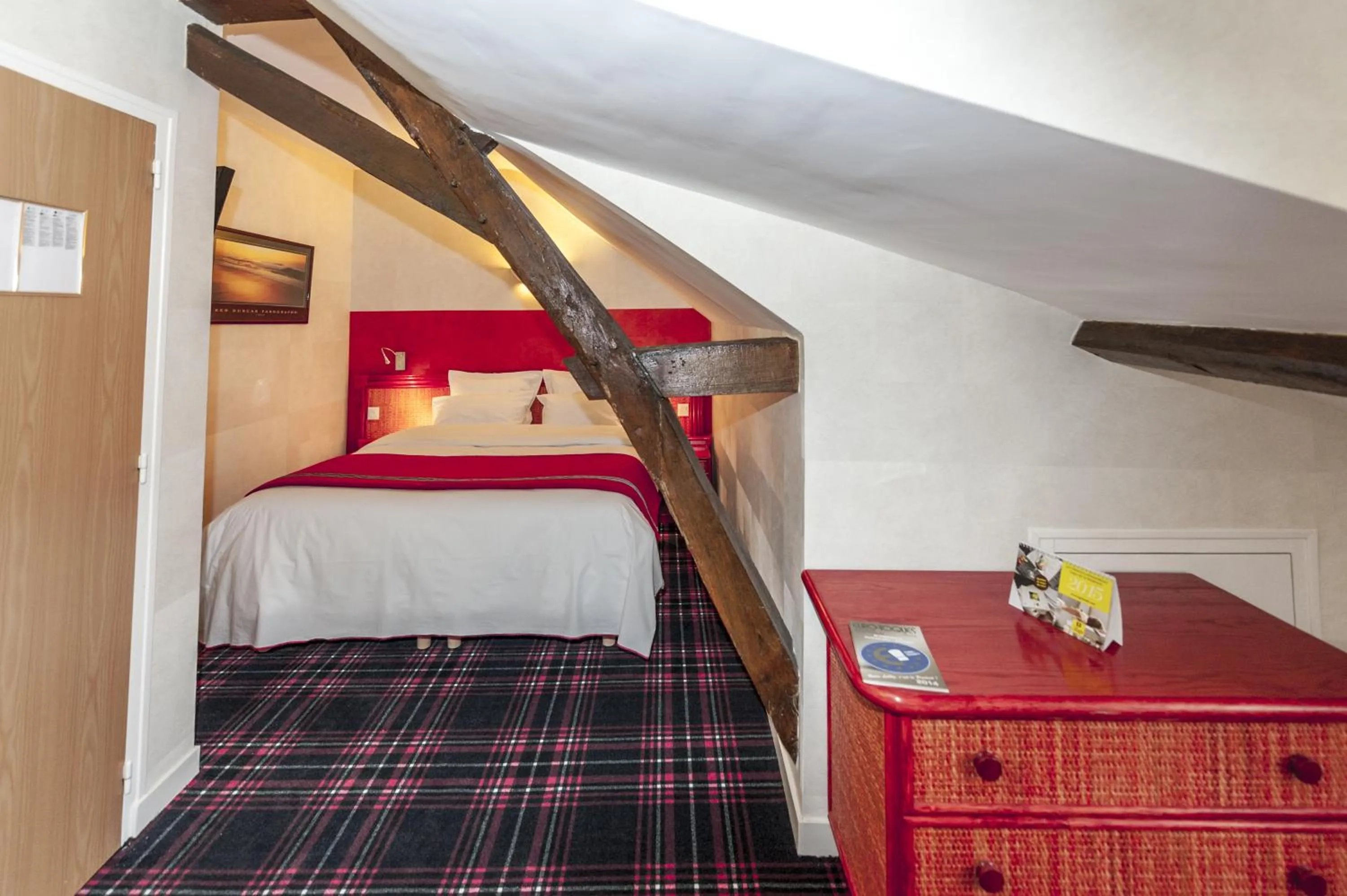 Bed in Logis Hôtel Restaurant Relais Du Gué De Selle