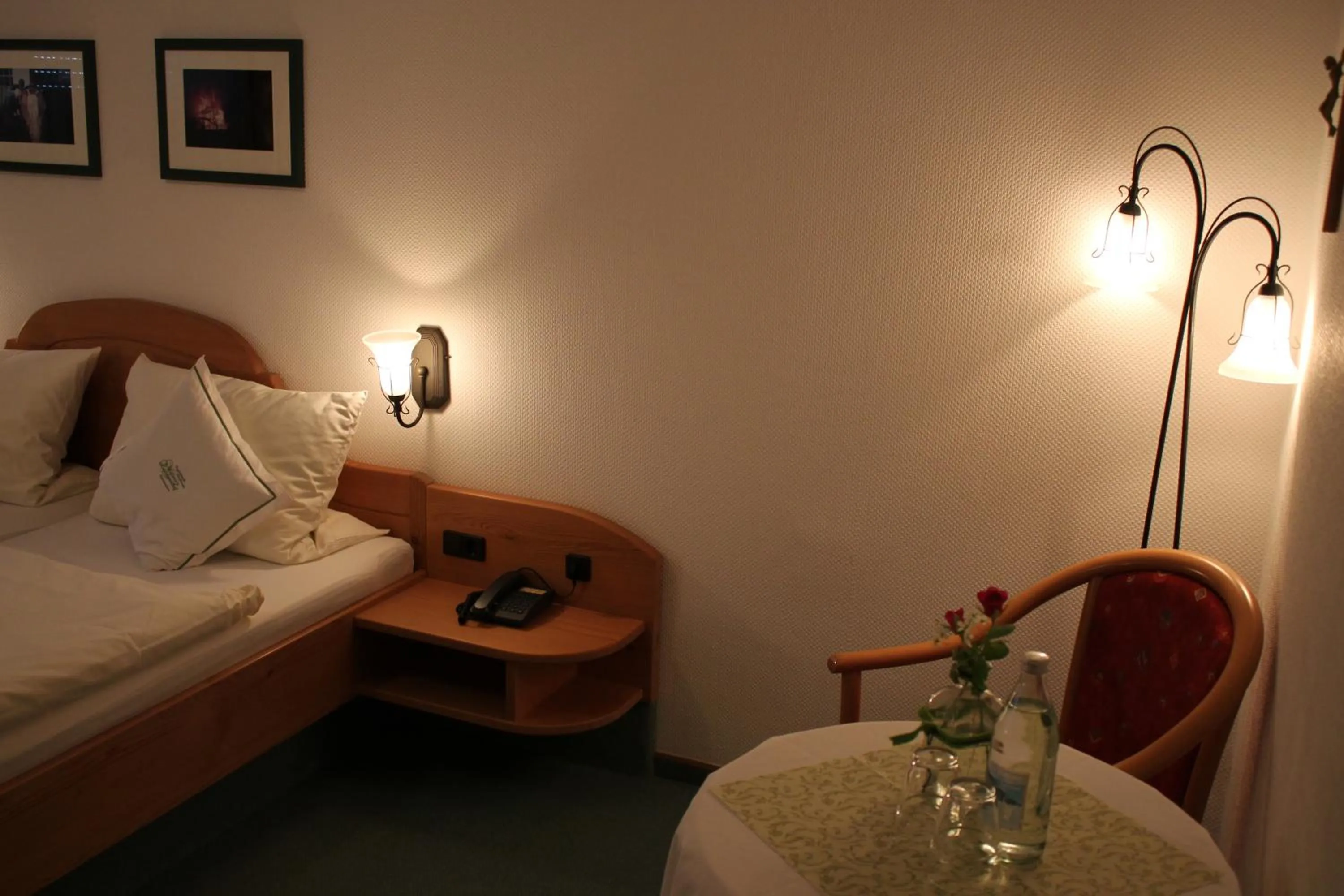 Photo of the whole room, Bed in Wüllner's Landgasthof