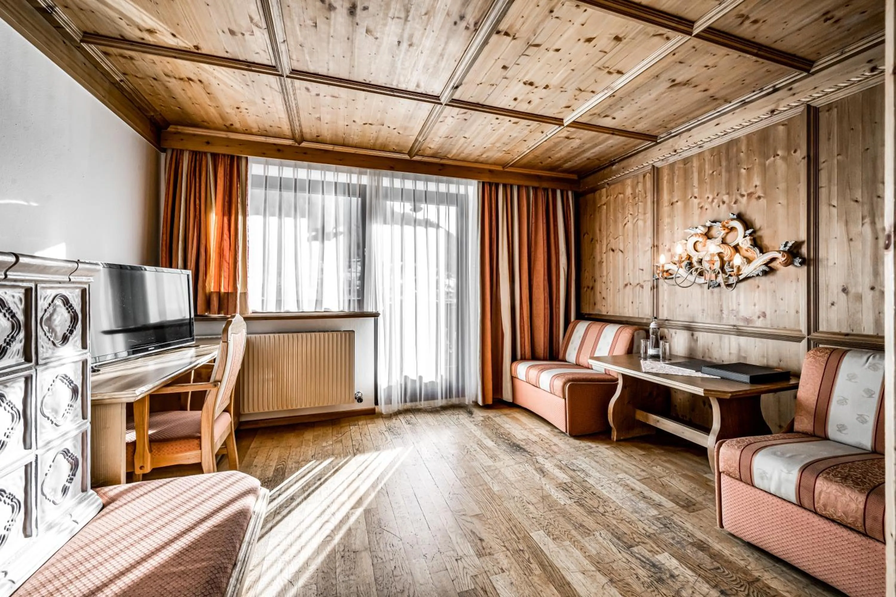 Photo of the whole room in Hotel Alpina Sölden - Adults Only