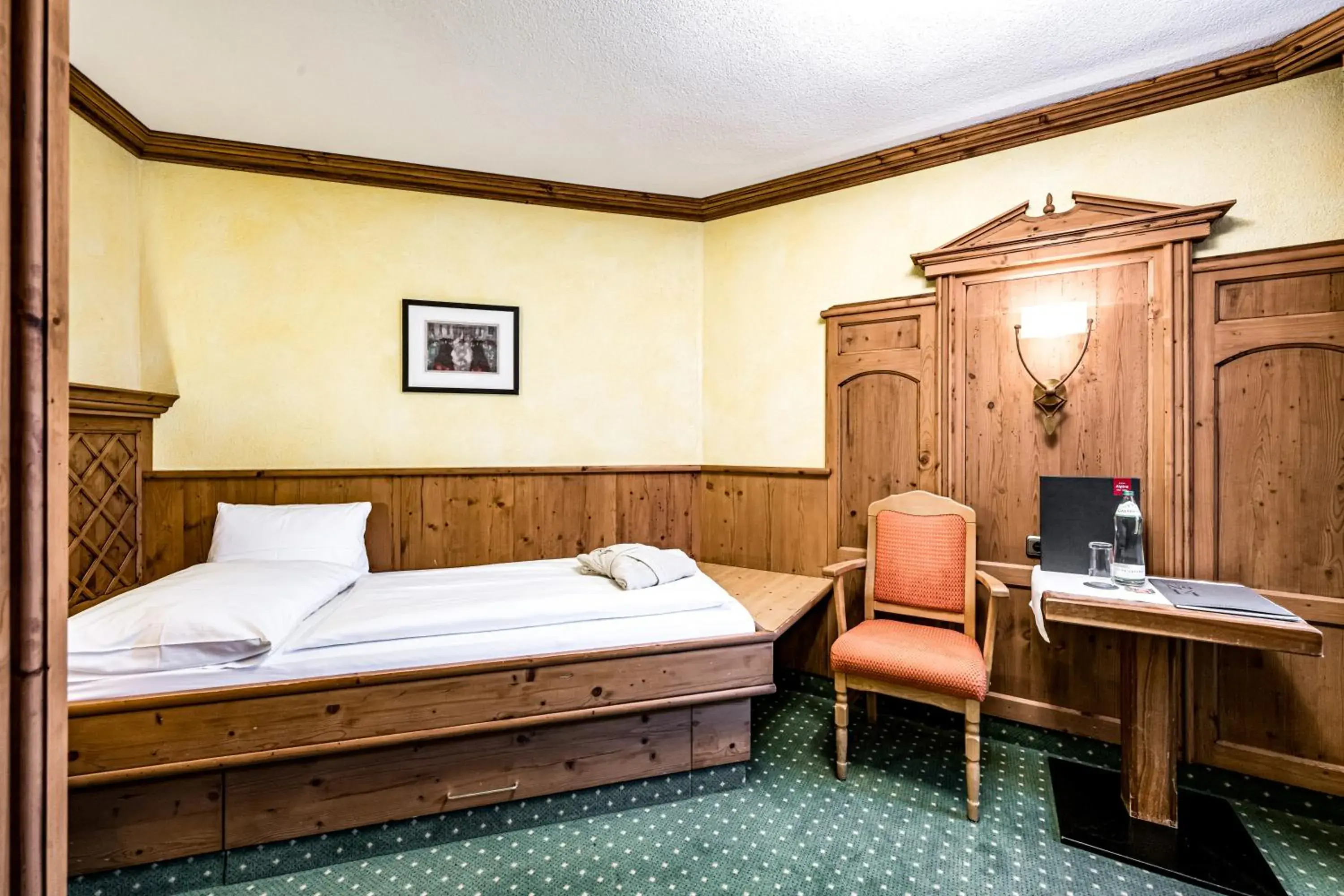 Single Room in Hotel Alpina Sölden - Adults Only Single Room in Hotel Alpina Sölden - Adults Only