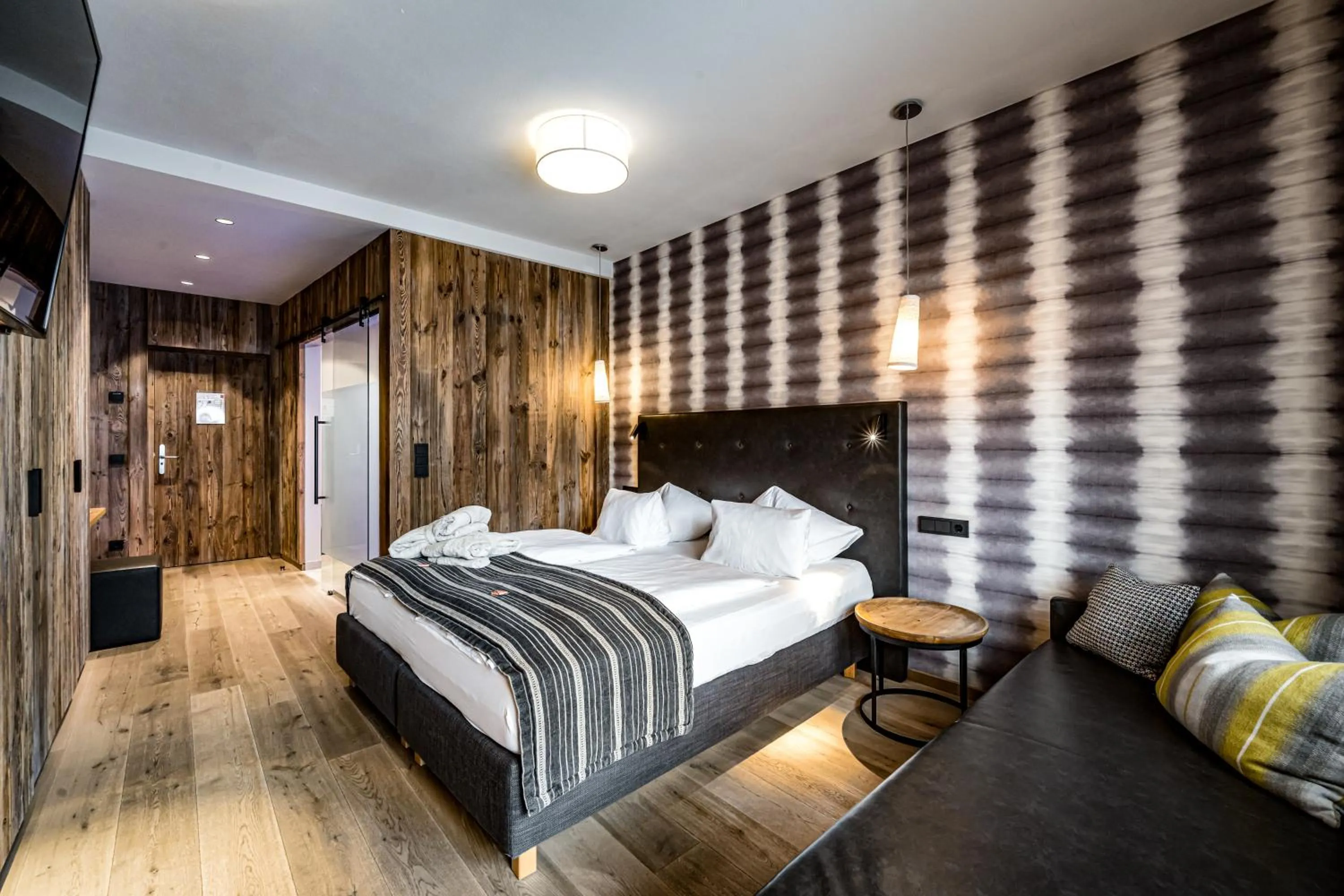 Photo of the whole room, Bed in Hotel Alpina Sölden - Adults Only