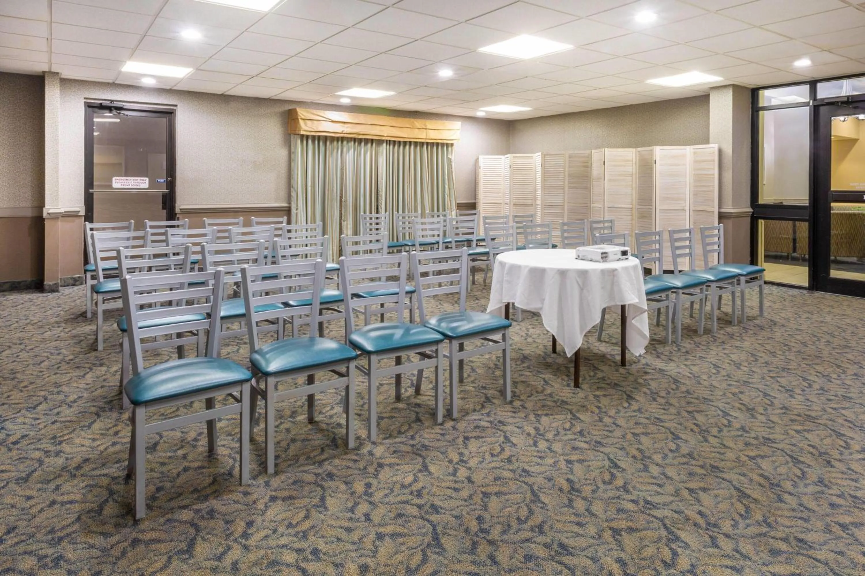 Meeting/conference room in Ramada Plaza by Wyndham Virginia Beach Oceanfront