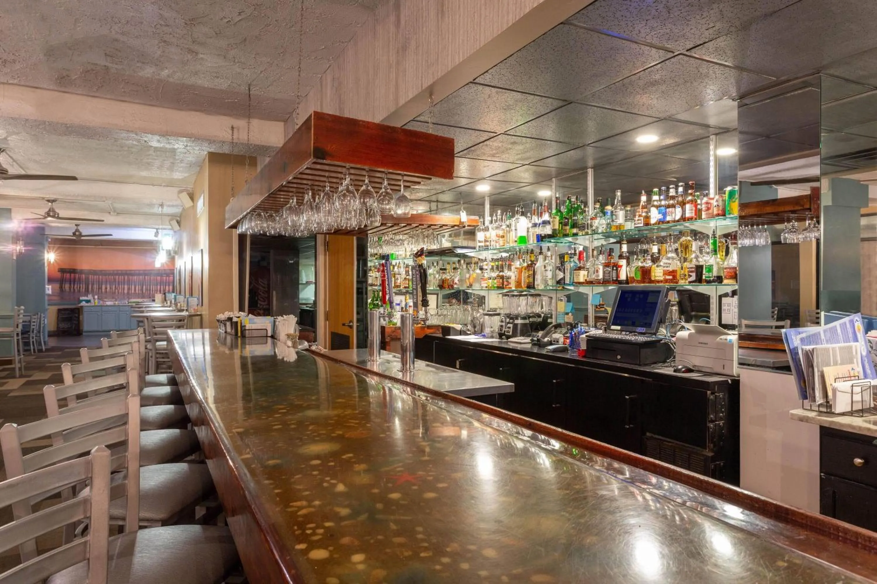 Lounge or bar in Ramada Plaza by Wyndham Virginia Beach Oceanfront