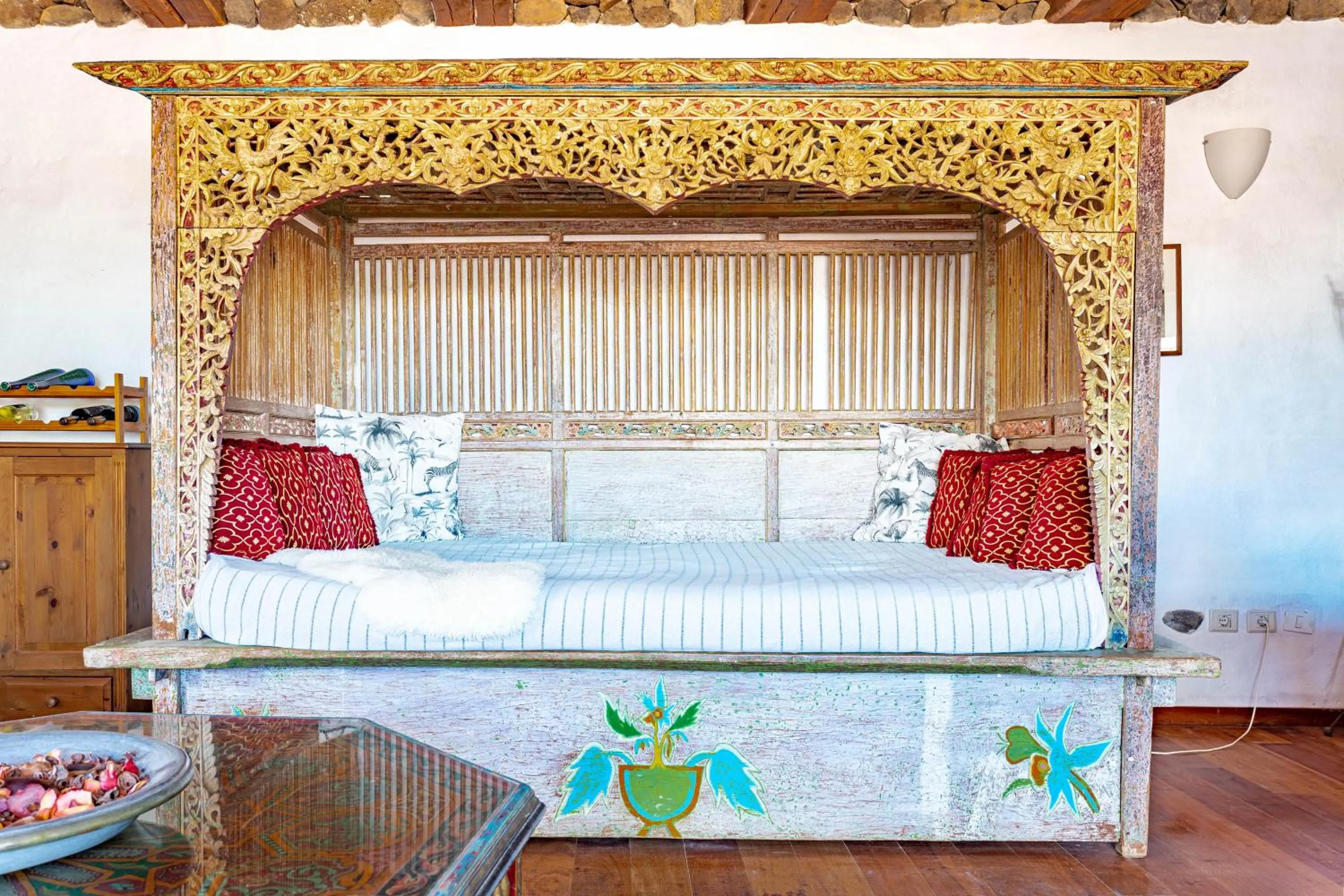 Bed in Finca De Arrieta Village - Yurts and Stone Cottages - Shared Pool - Walking distance to Arrieta Beach - Off Grid