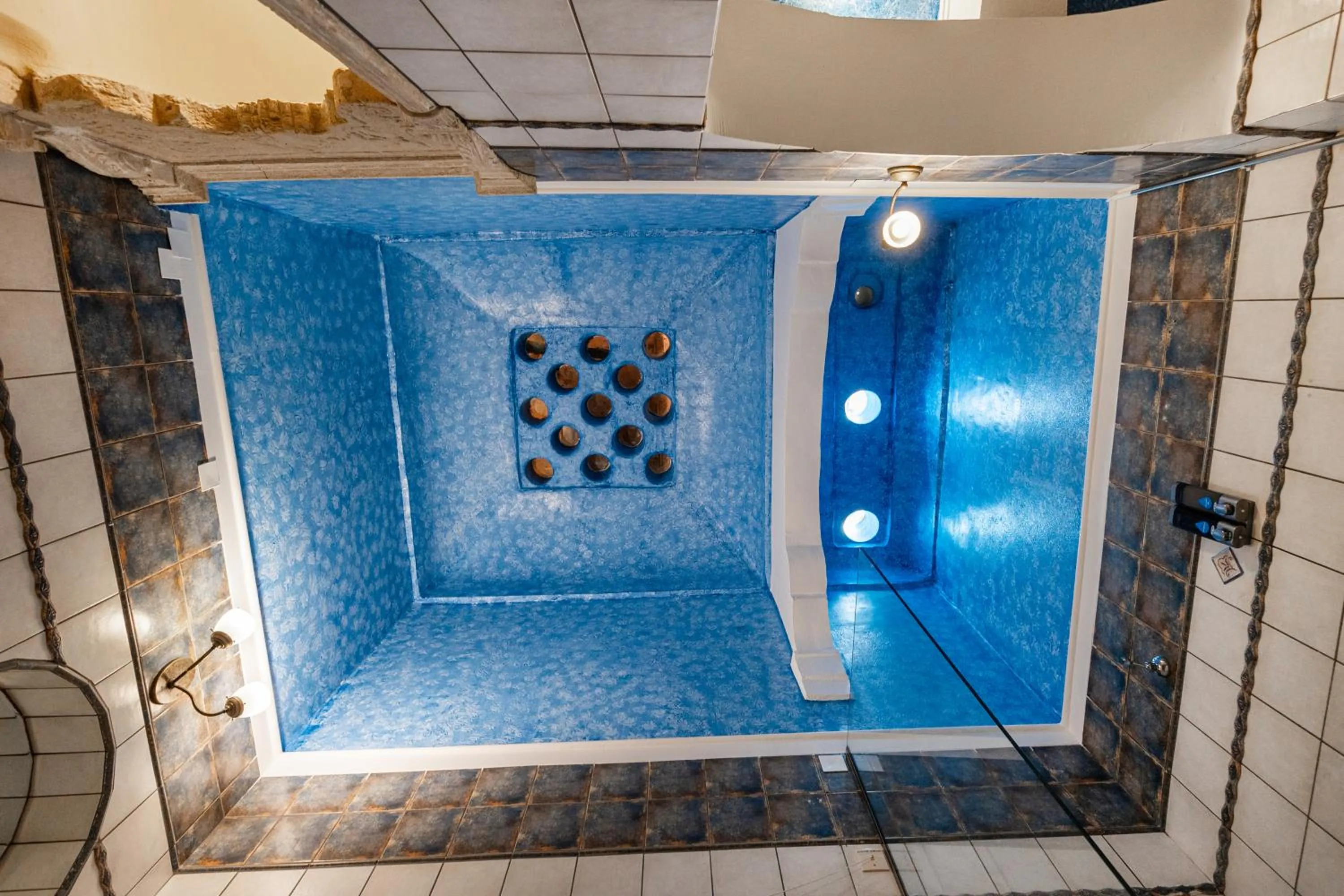 Bathroom in Belmondo Hotel