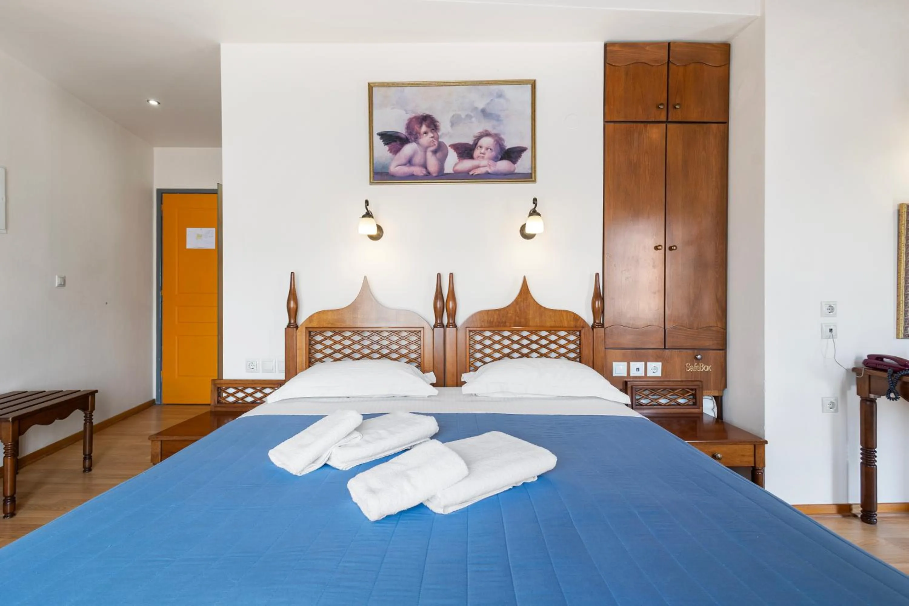 Bedroom, Bed in Belmondo Hotel