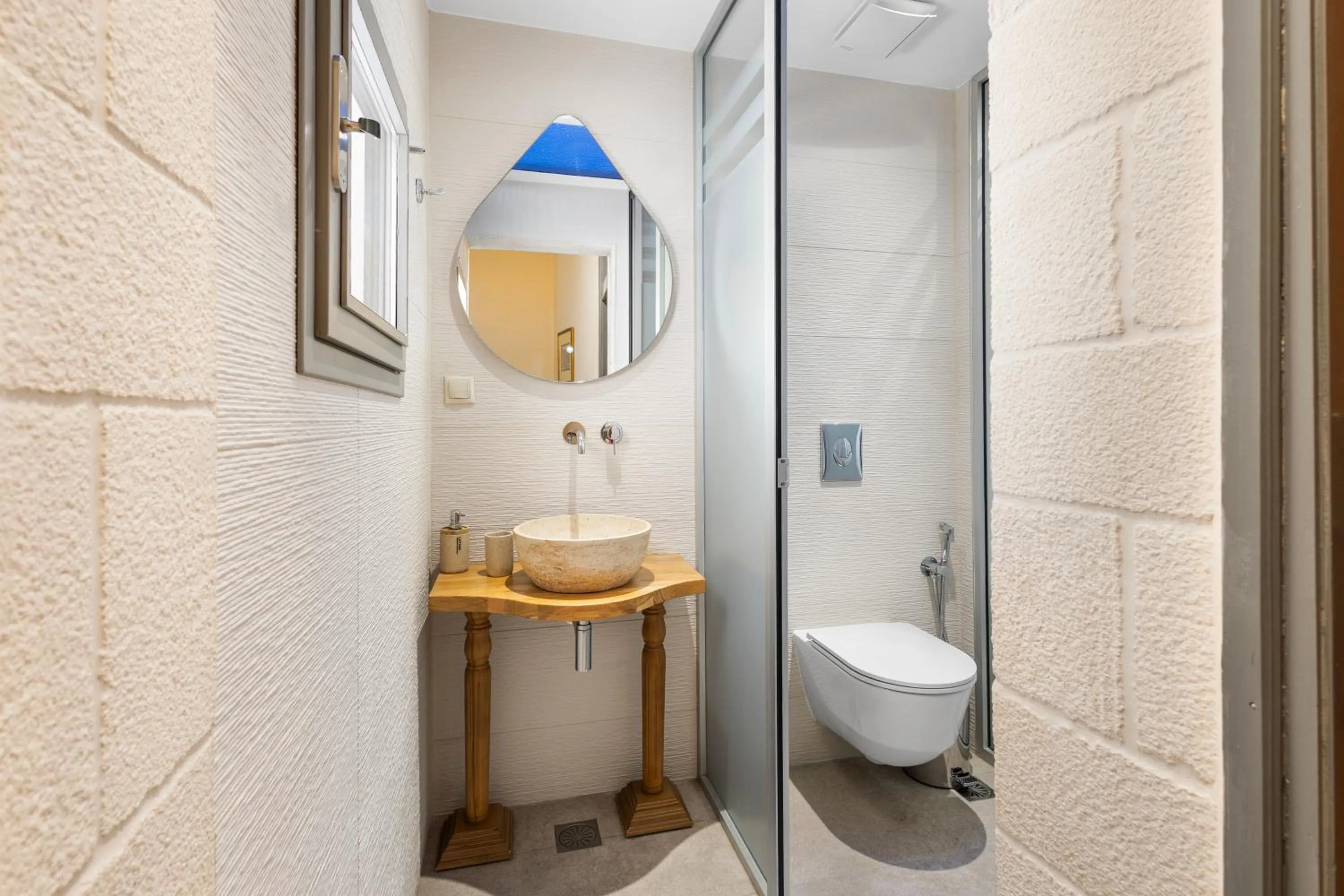 Bathroom in Belmondo Hotel