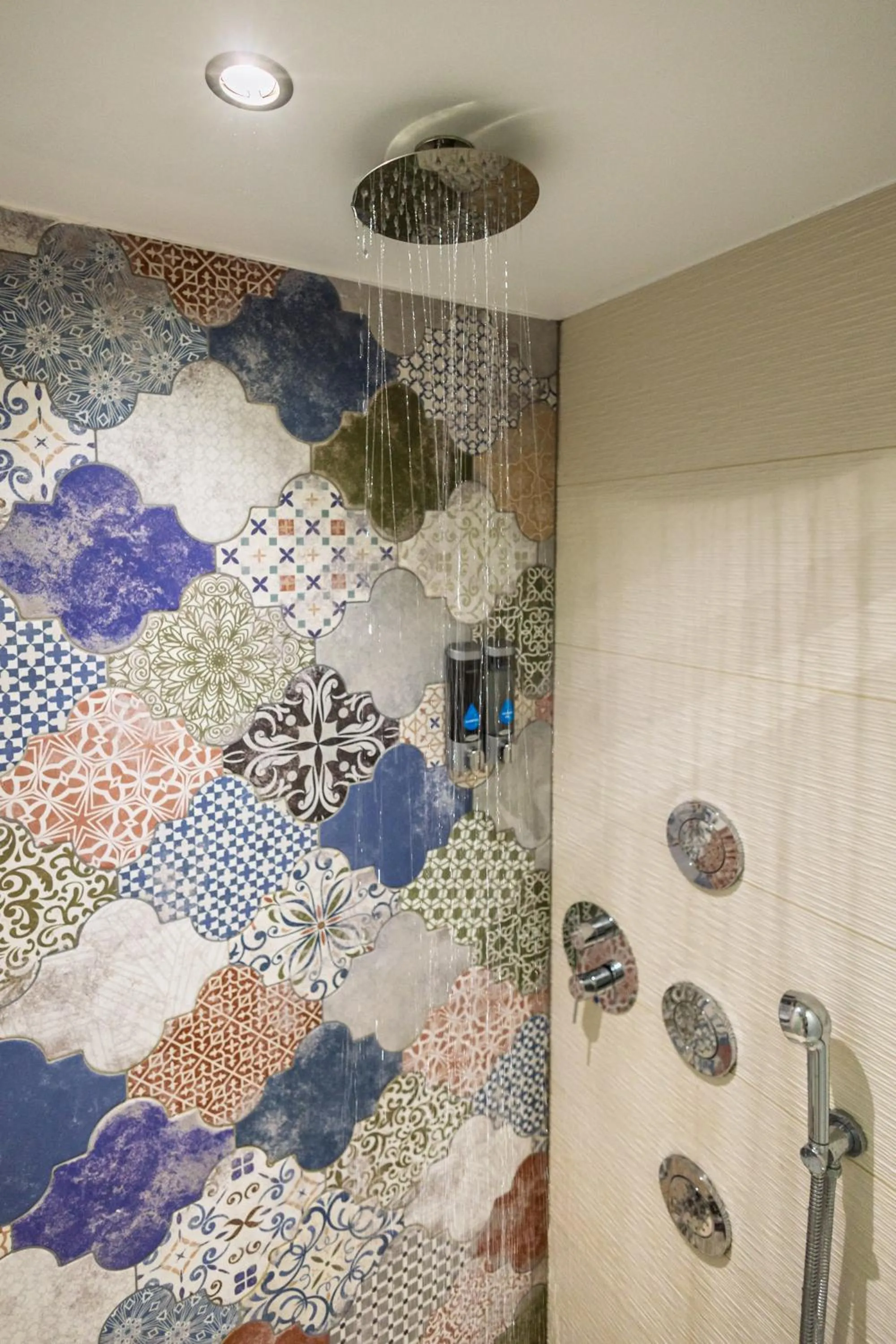 Bathroom in Belmondo Hotel