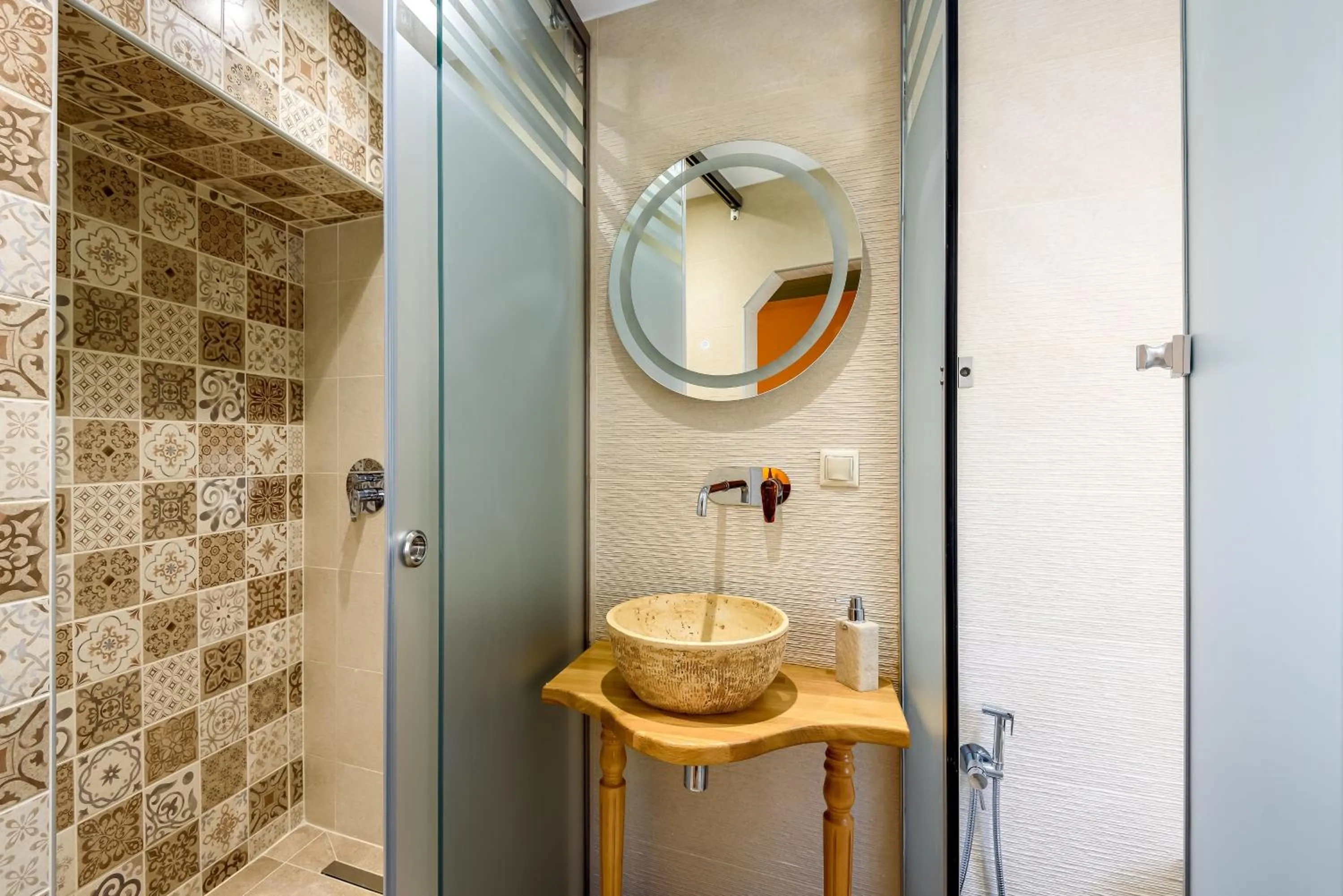 Shower in Belmondo Hotel