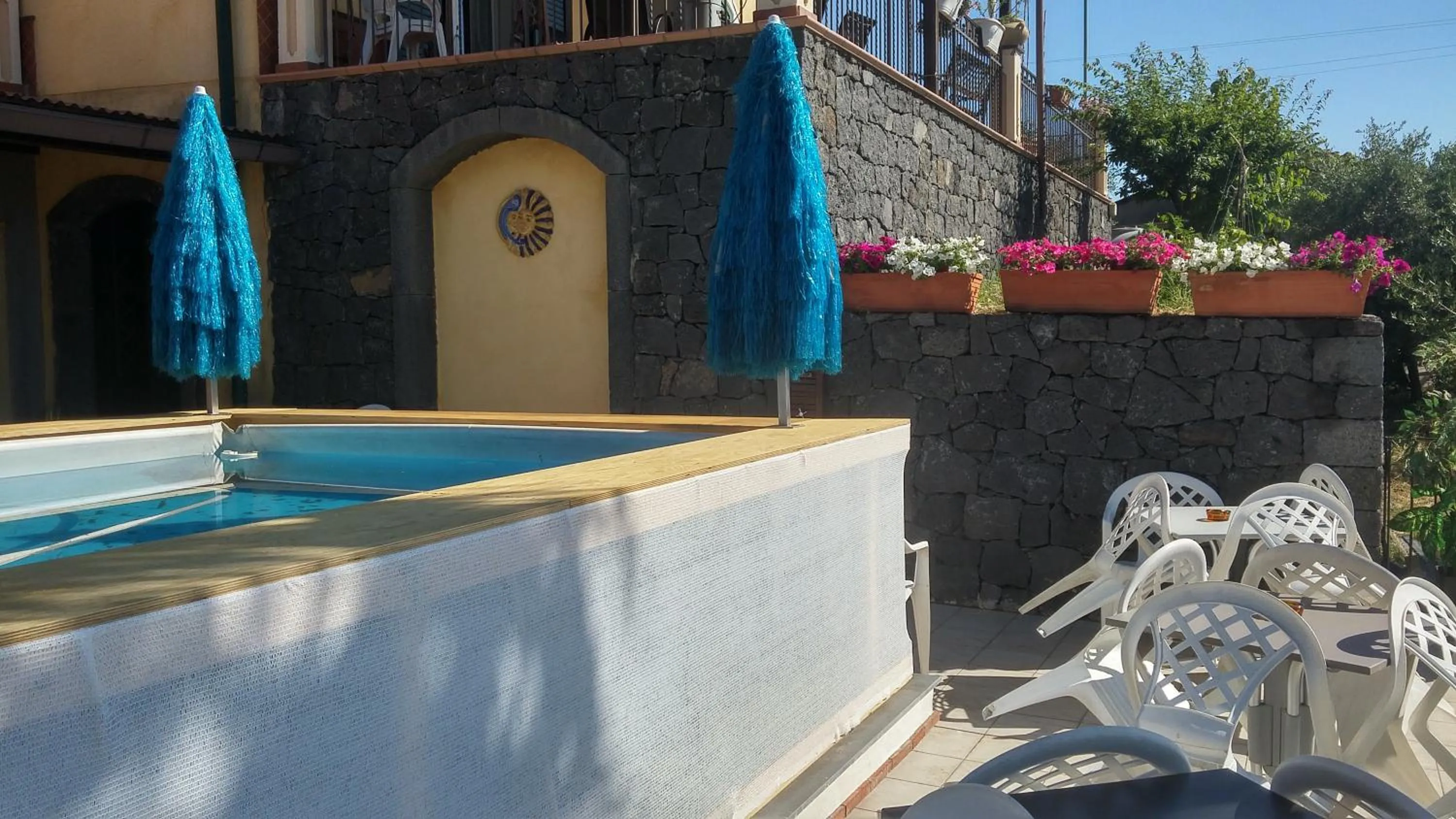 Pool view in La Casa del Melograno