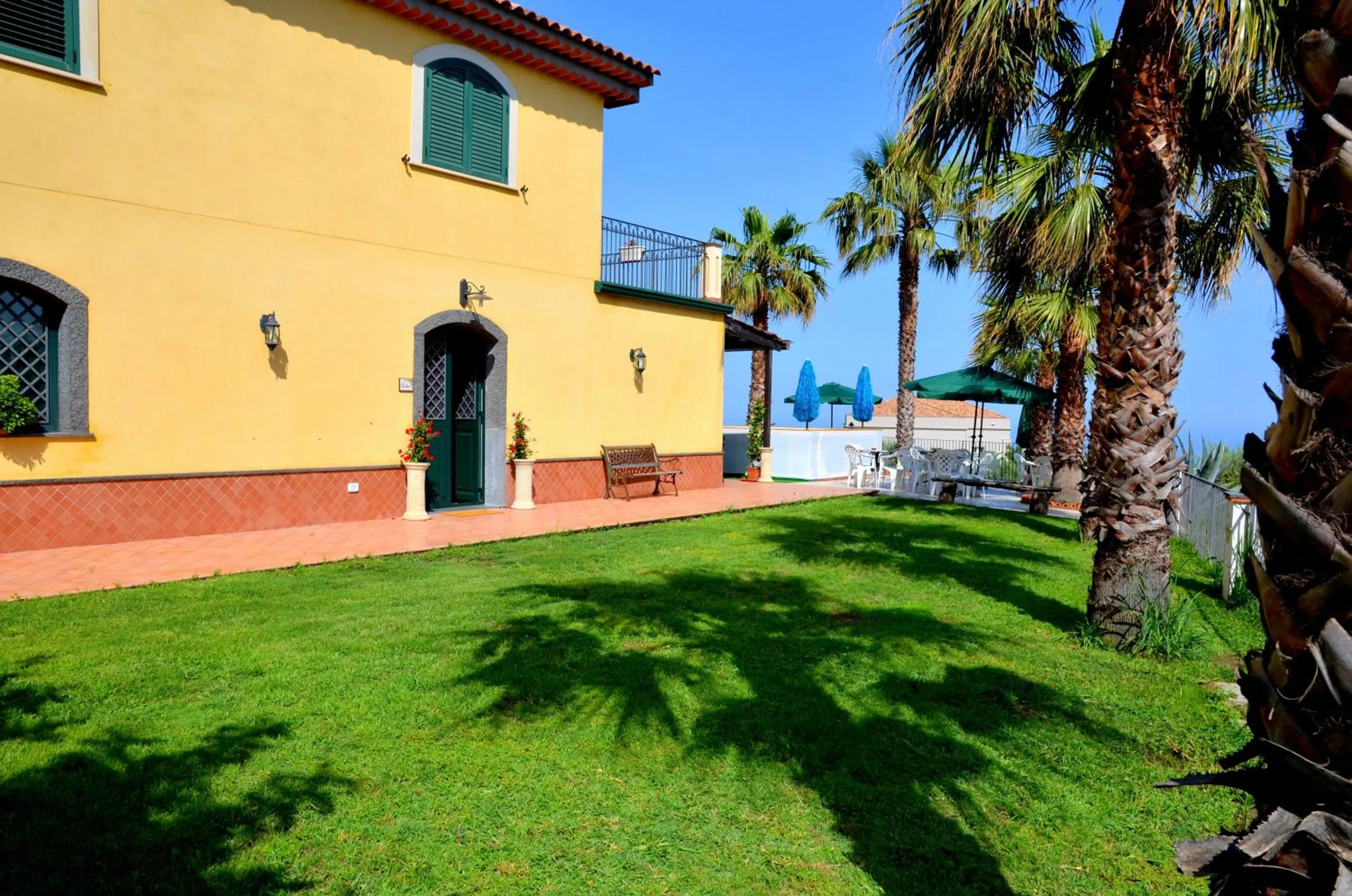 Property building in La Casa del Melograno