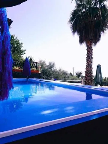 Swimming pool in La Casa del Melograno