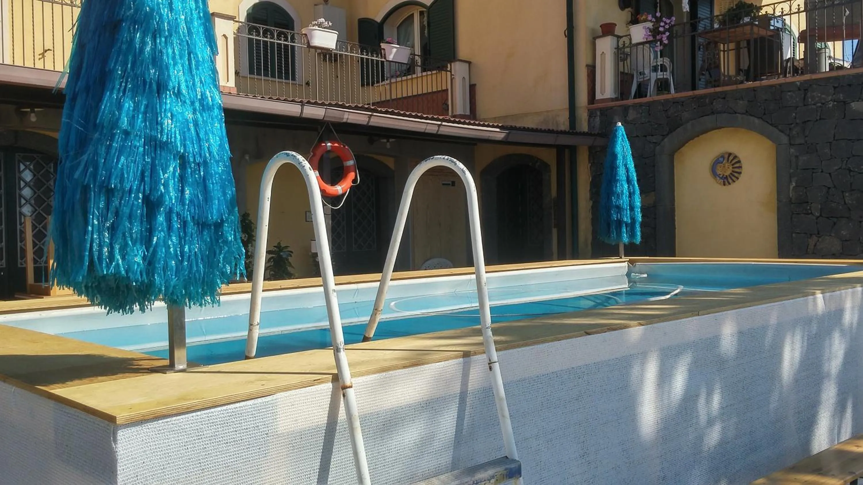 Swimming pool in La Casa del Melograno