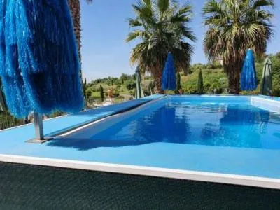 Swimming pool in La Casa del Melograno