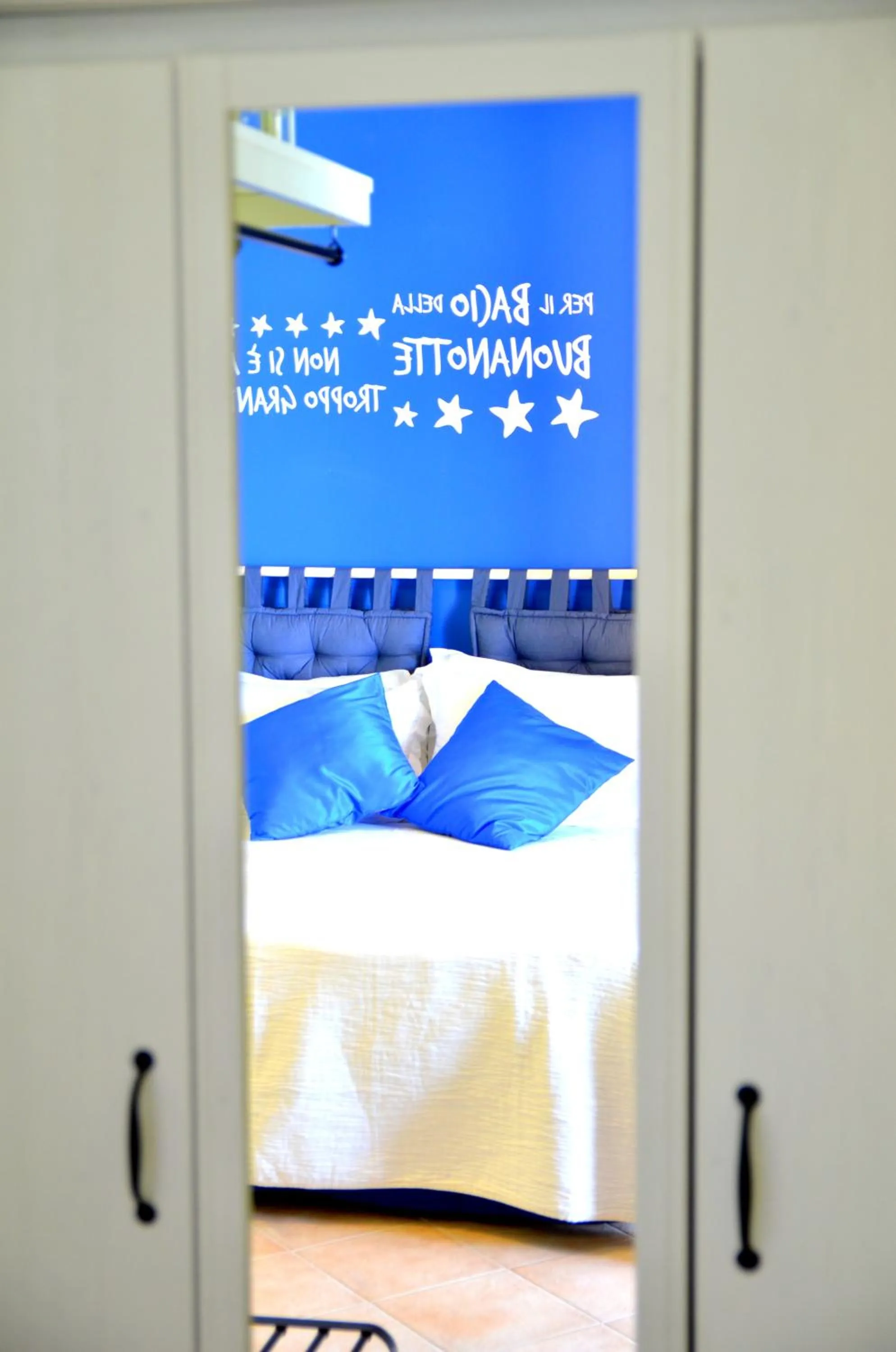 Decorative detail, Bed in La Casa del Melograno