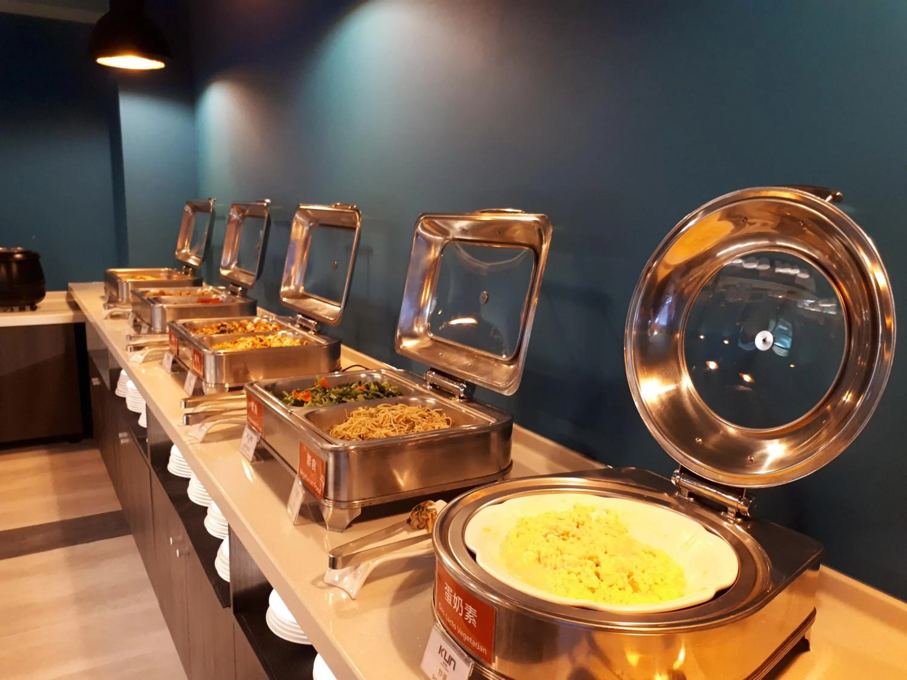 Buffet breakfast in Kun Tour