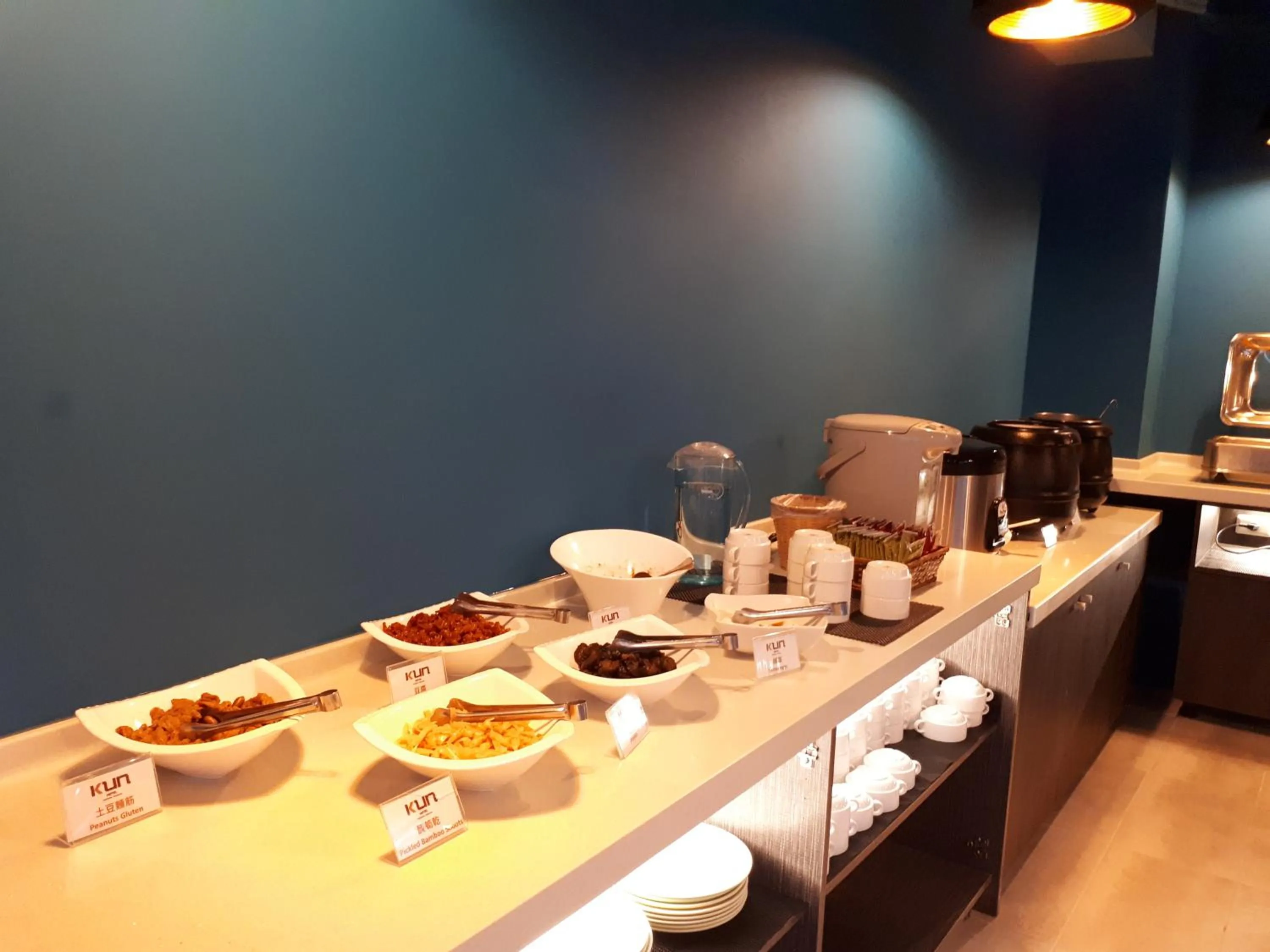 Buffet breakfast in Kun Tour