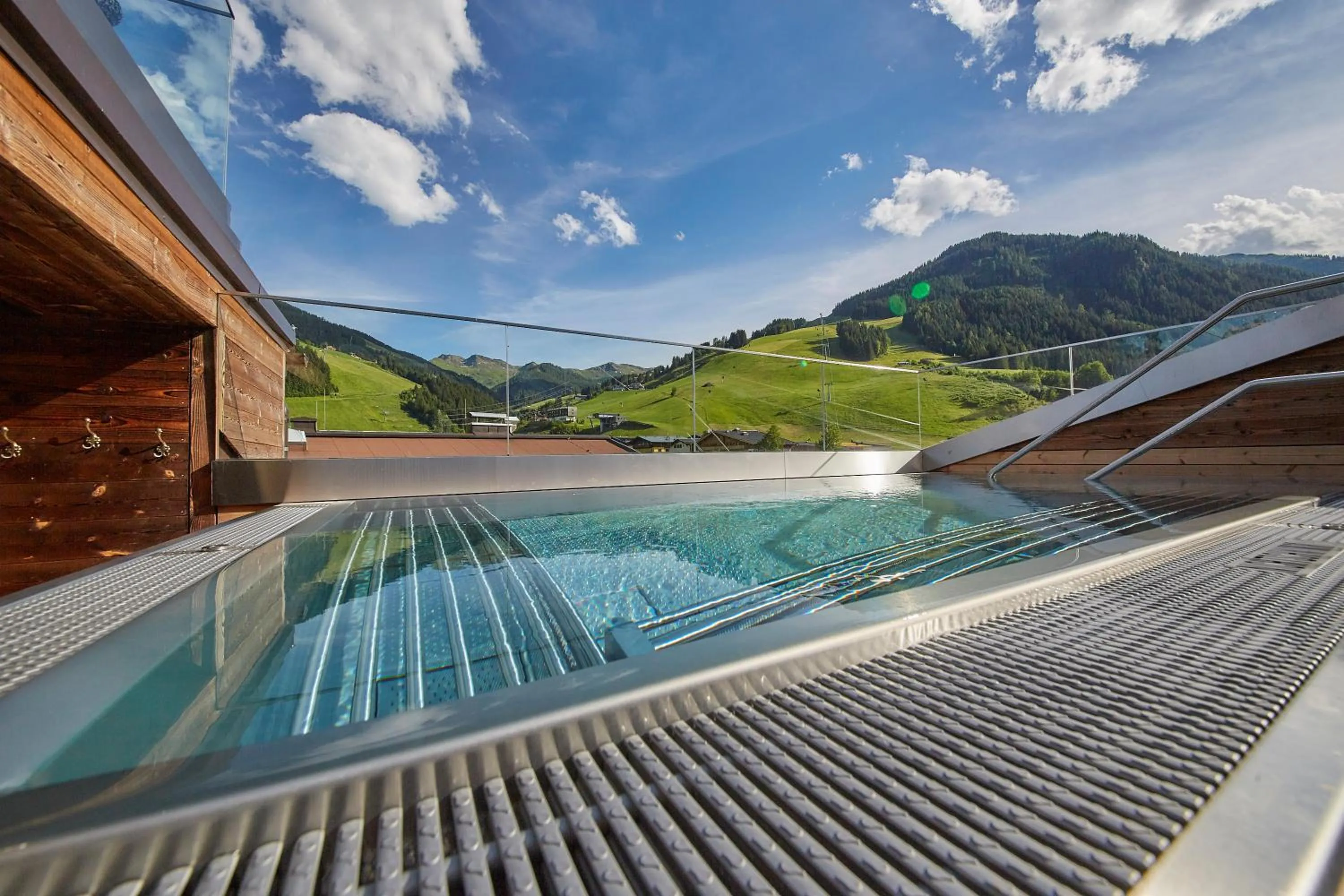 Pool view in Hotel Hasenauer 4 Sterne Superior