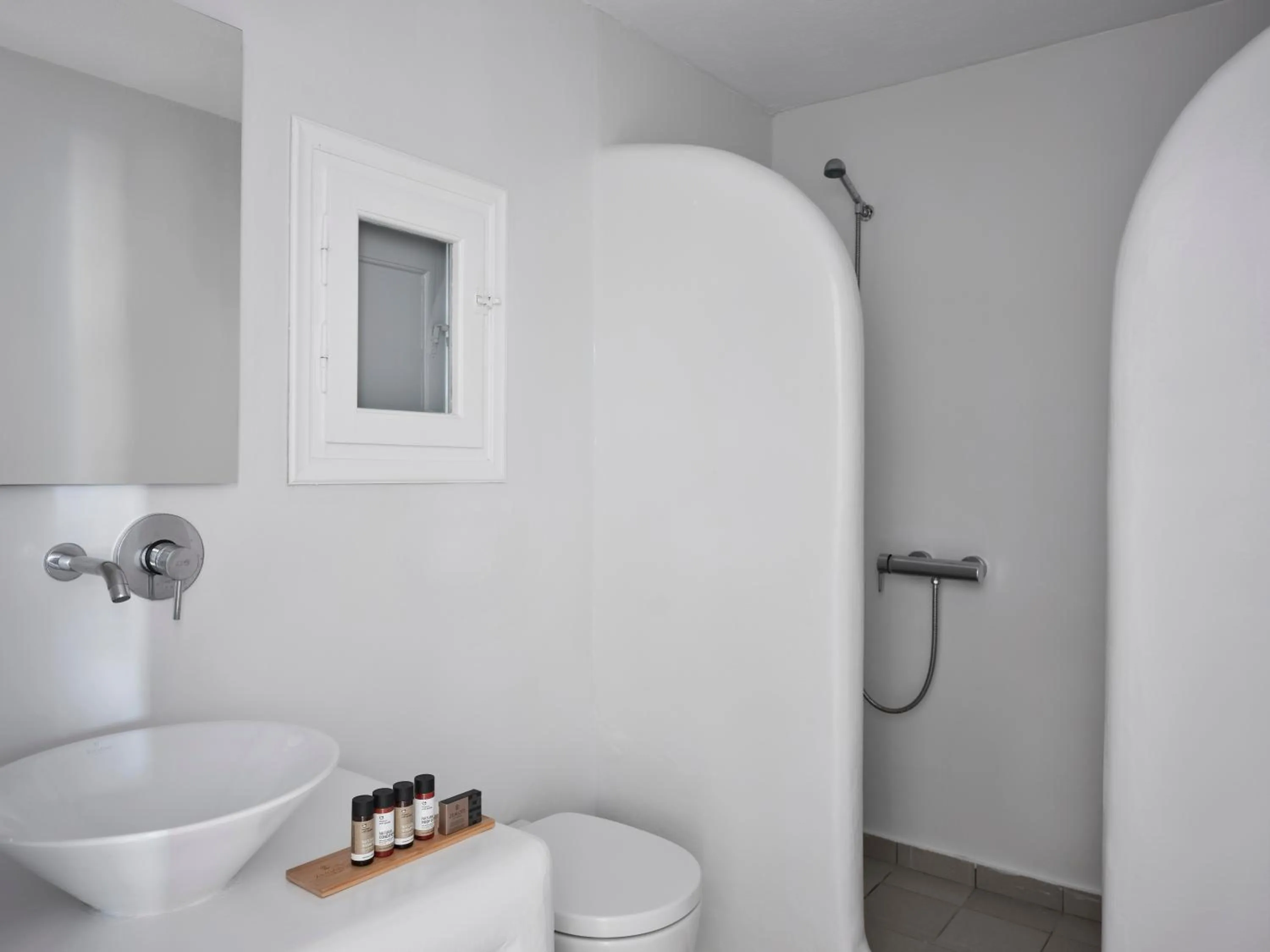 Shower in Pietra e Mare - Mykonos Moments