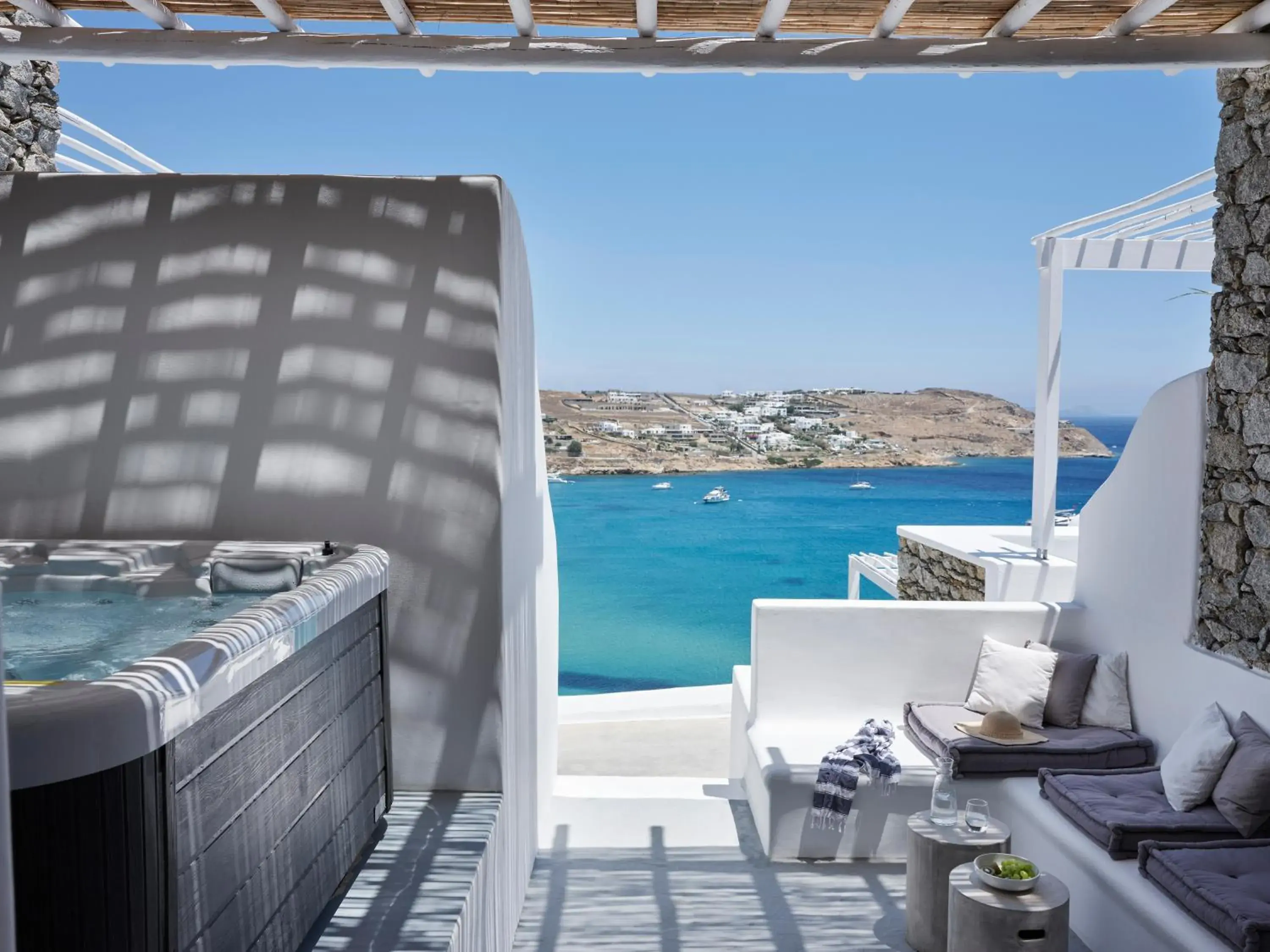 Junior Suite Sea View and Heated Tub in Pietra e Mare - Mykonos Moments Junior Suite Sea View and Heated Tub in Pietra e Mare - Mykonos Moments
