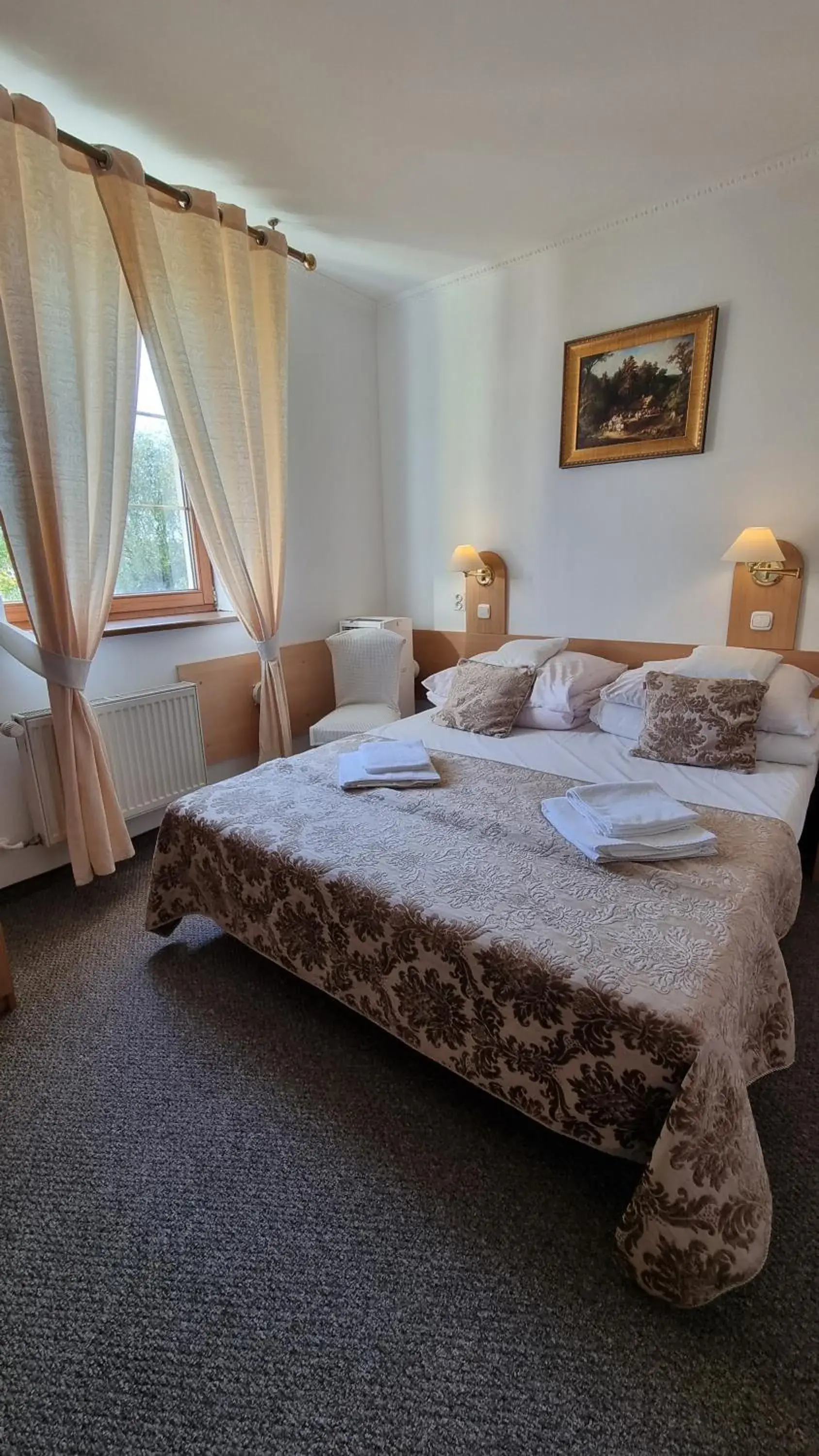 Standard Queen Room in Hotel Bończa Standard Queen Room in Hotel Bończa