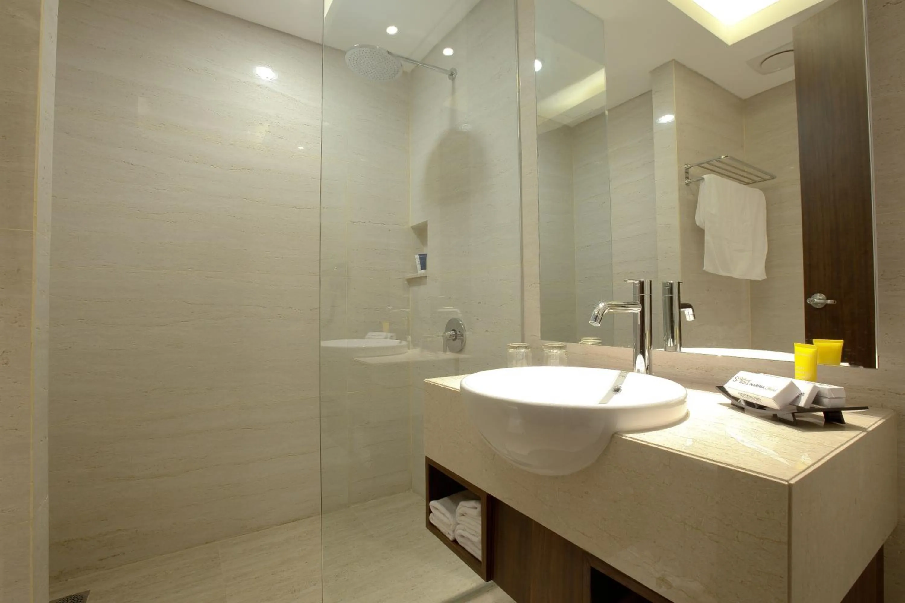 Bathroom in Grand Soll Marina Hotel