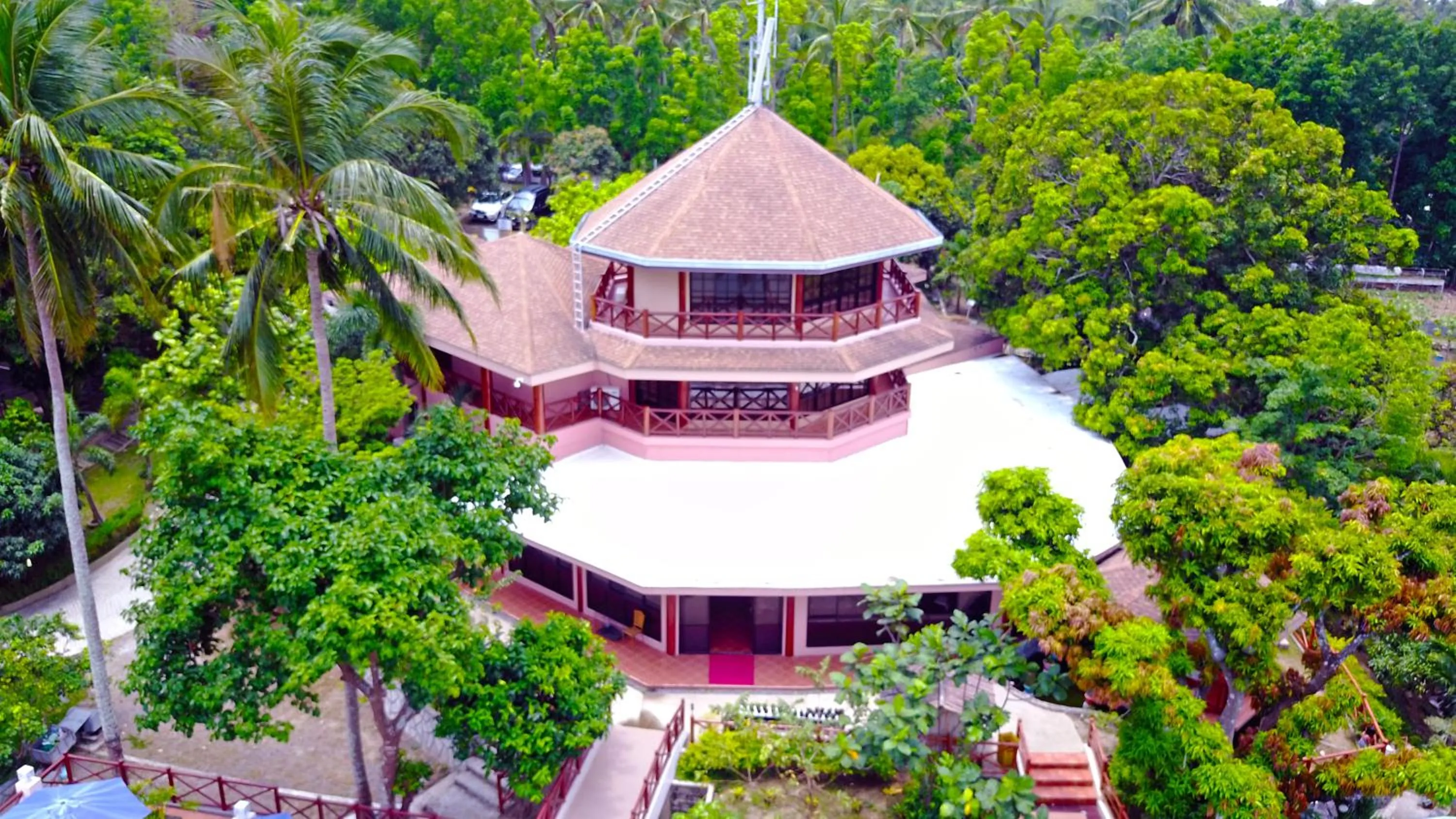 Property building in Noni's Resort