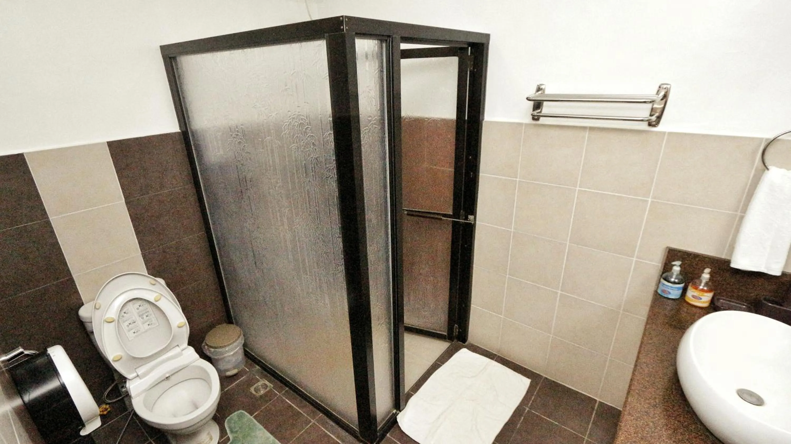 Shower in Noni's Resort