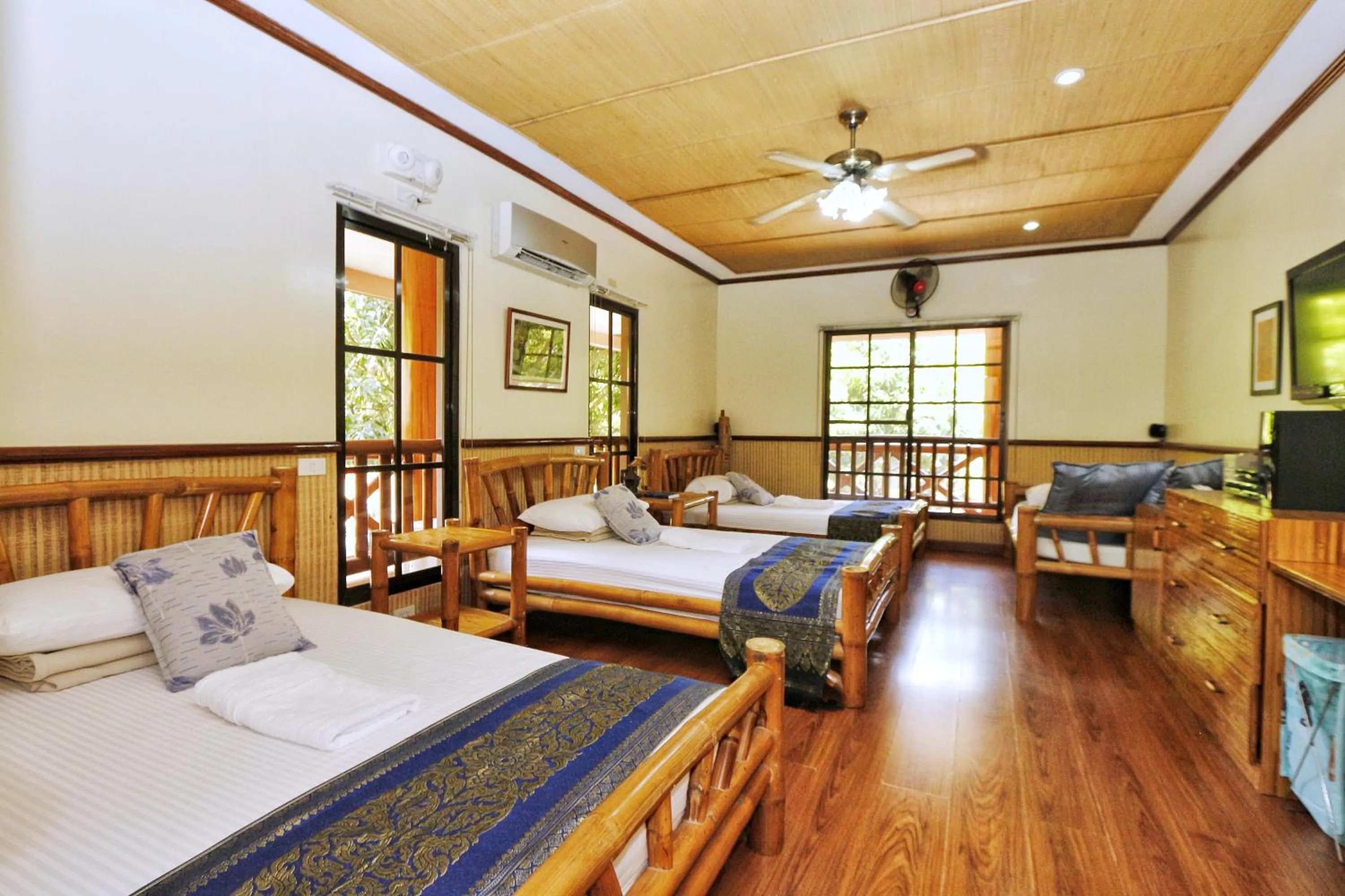 Bed in Noni's Resort