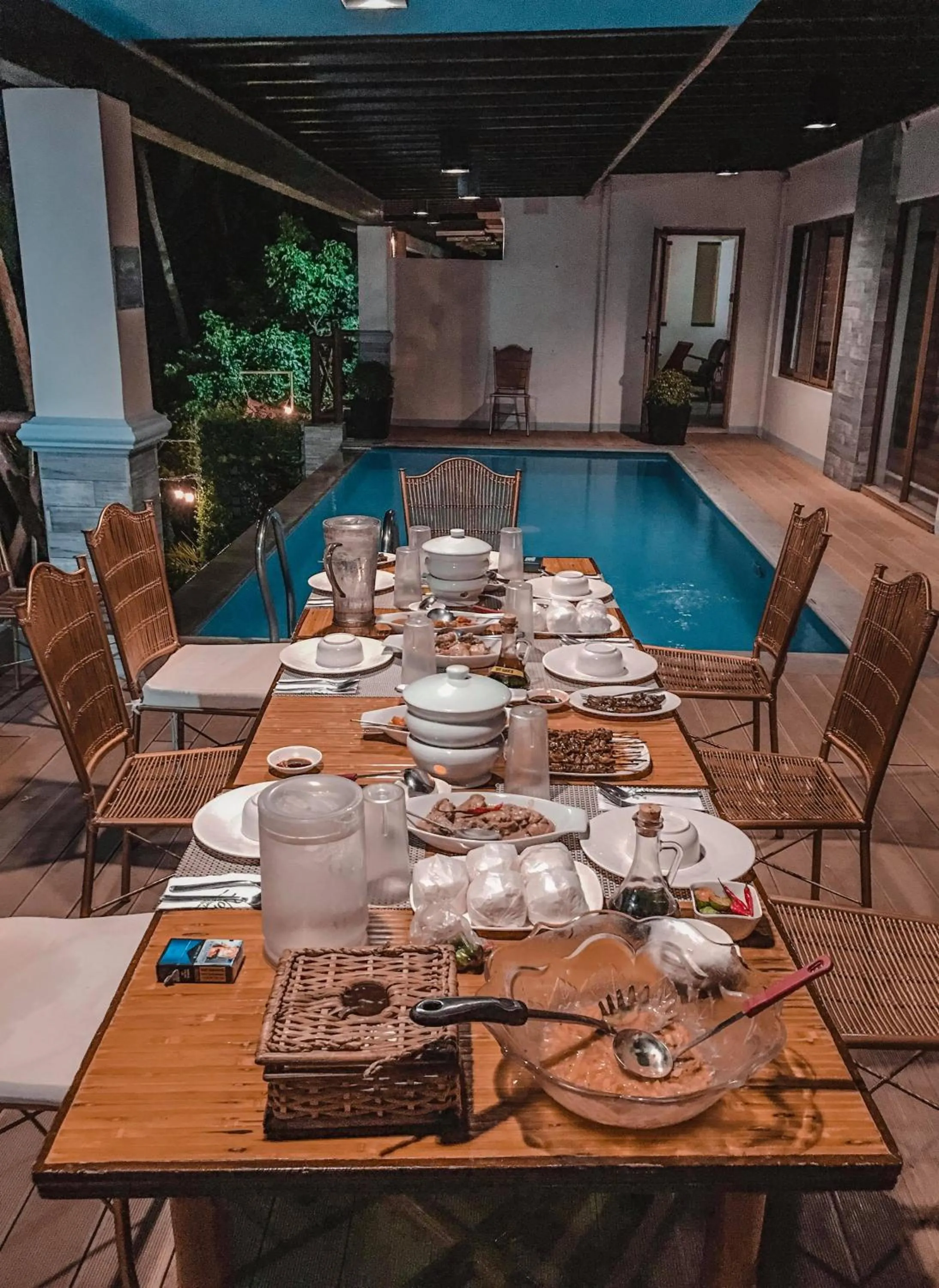 Food and drinks in Noni's Resort