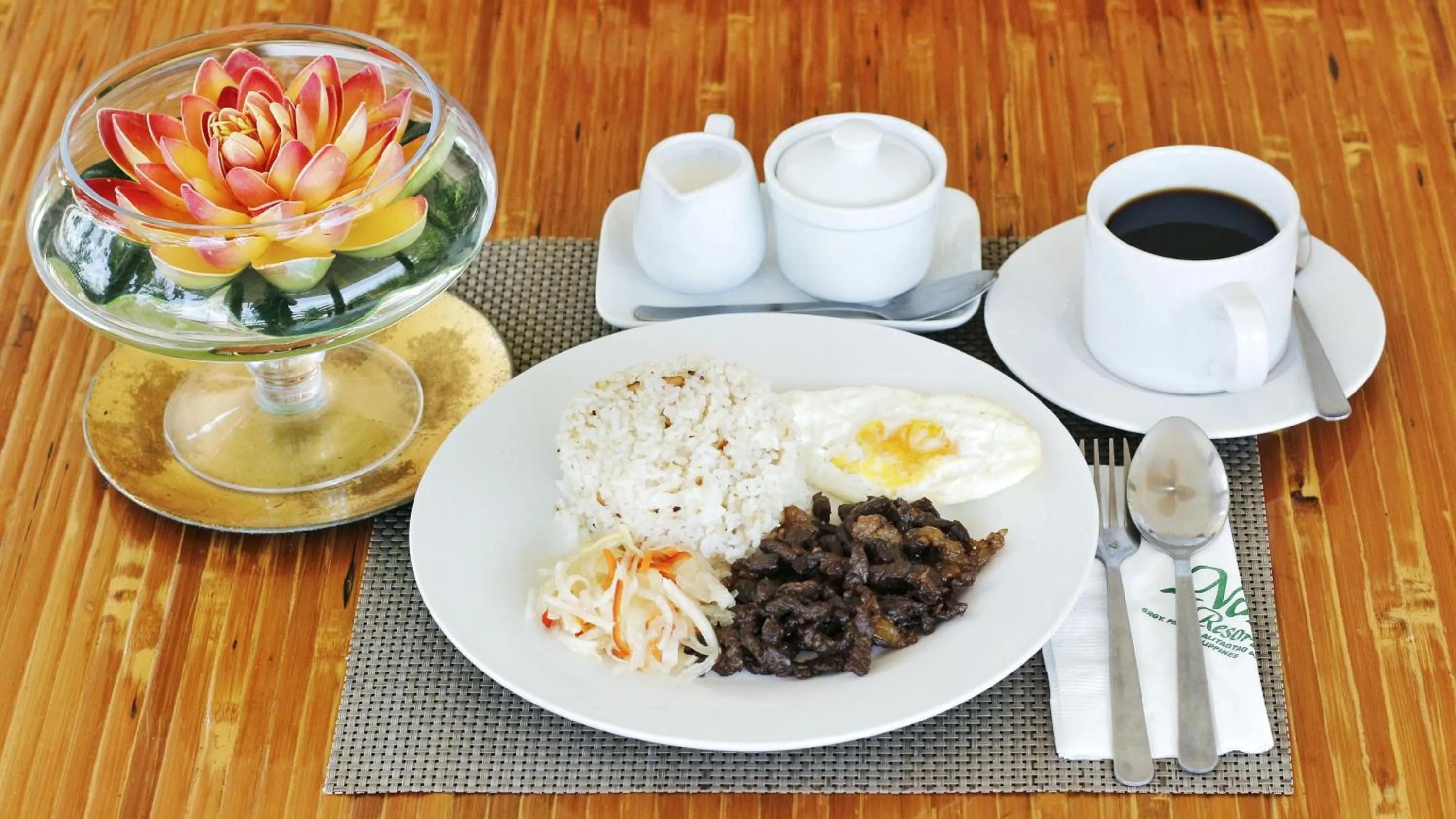 Breakfast in Noni's Resort