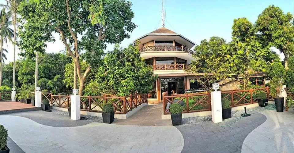 Property building in Noni's Resort