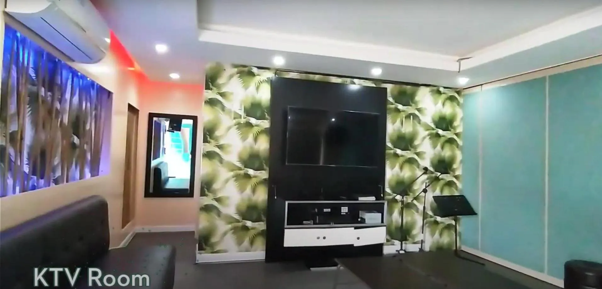 Karaoke in Noni's Resort