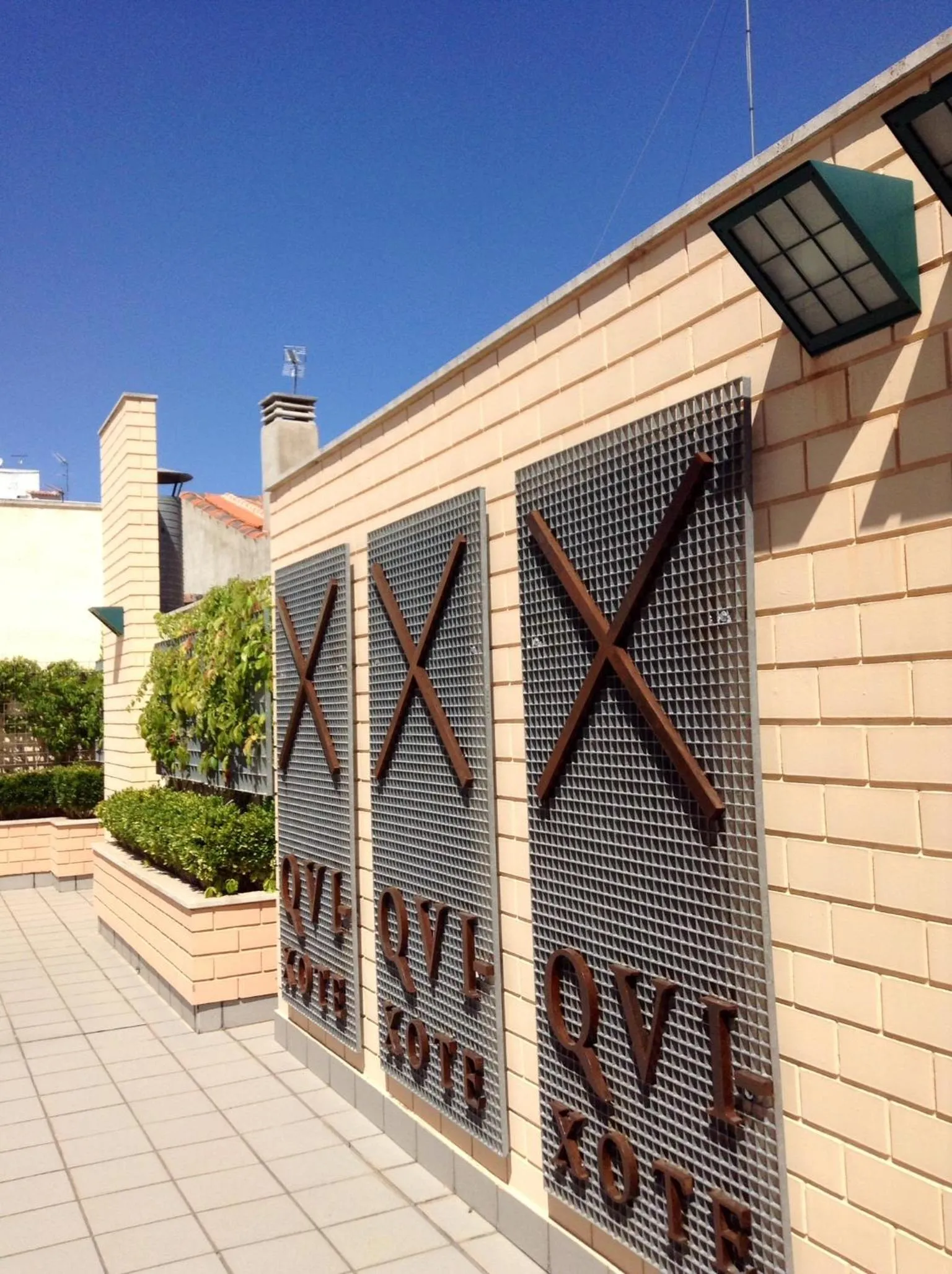 Day in Hotel Central