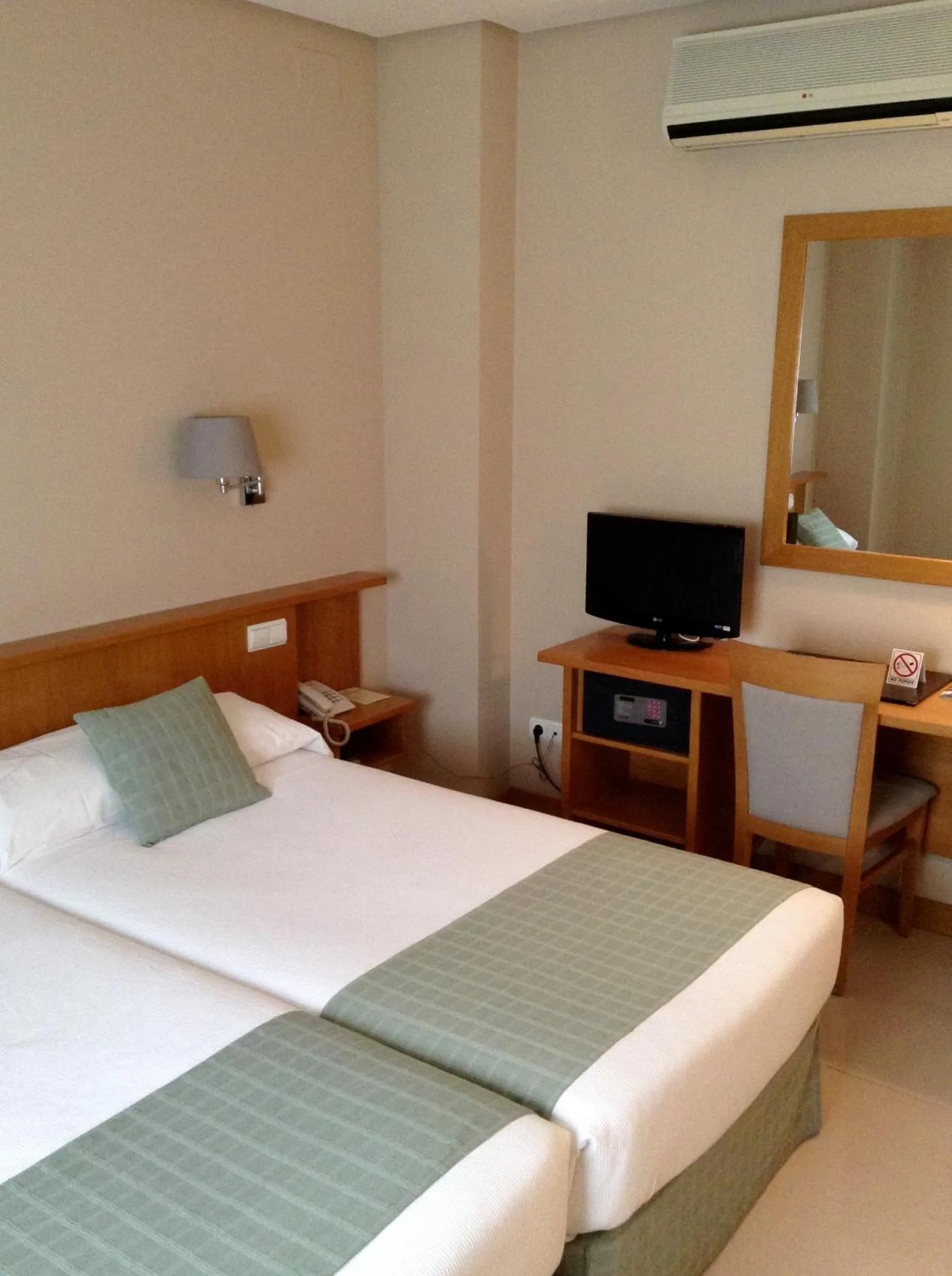 Bedroom, Bed in Hotel Central