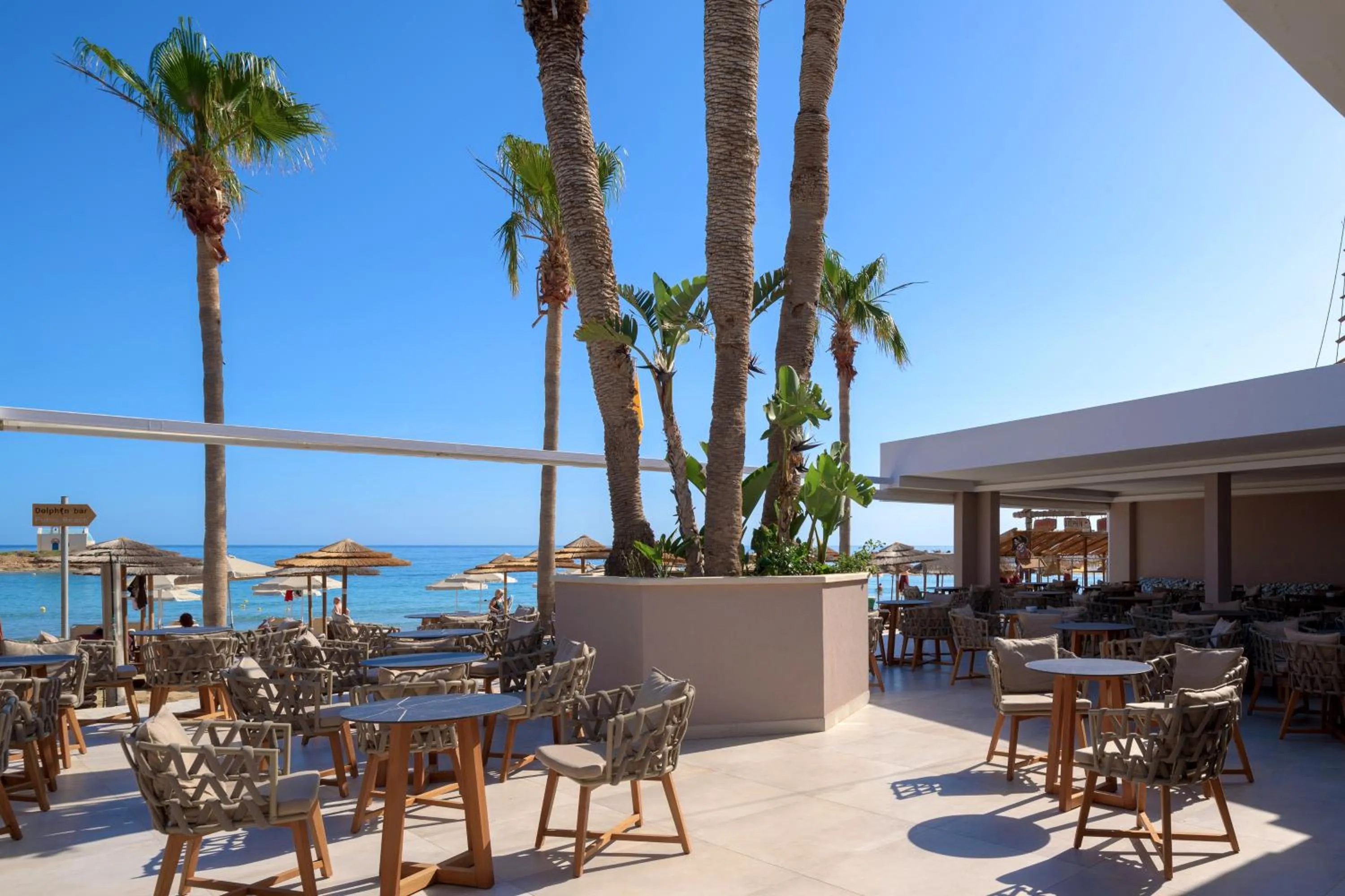 Lounge or bar in High Beach Resort