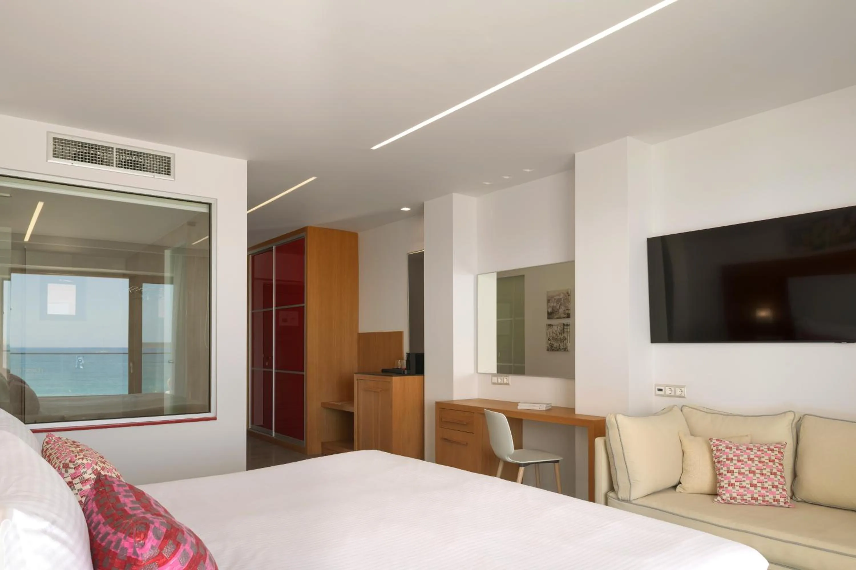 TV and multimedia, Bed in High Beach Resort