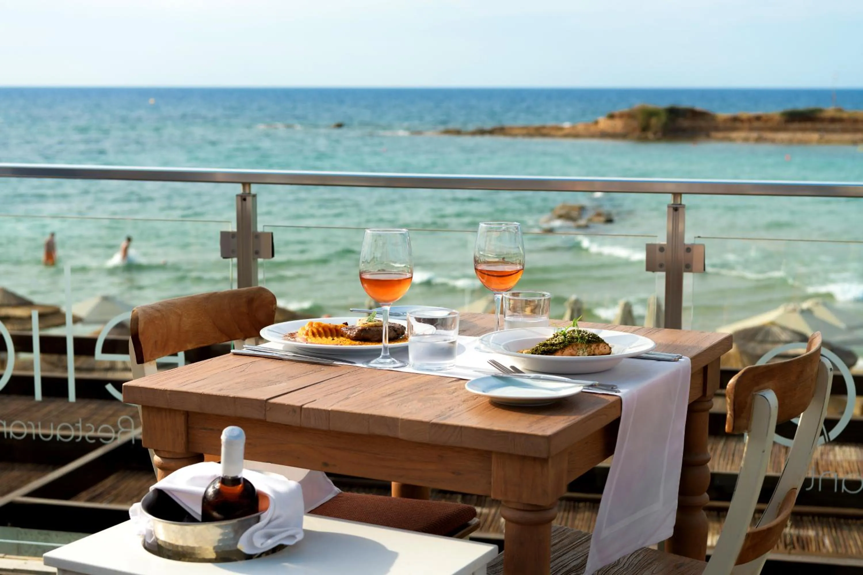 Restaurant/places to eat in High Beach Resort