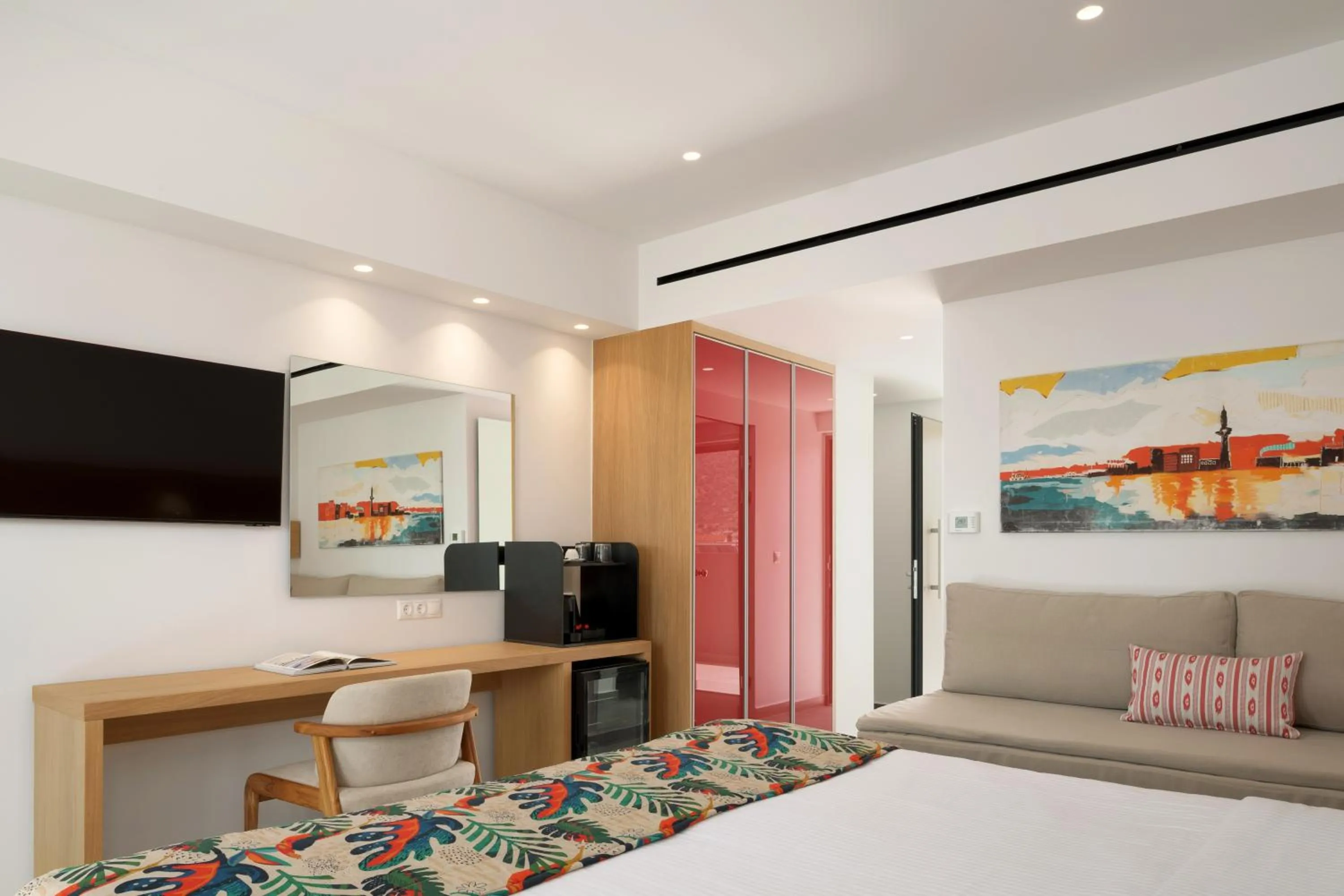 Photo of the whole room, Bed in High Beach Resort