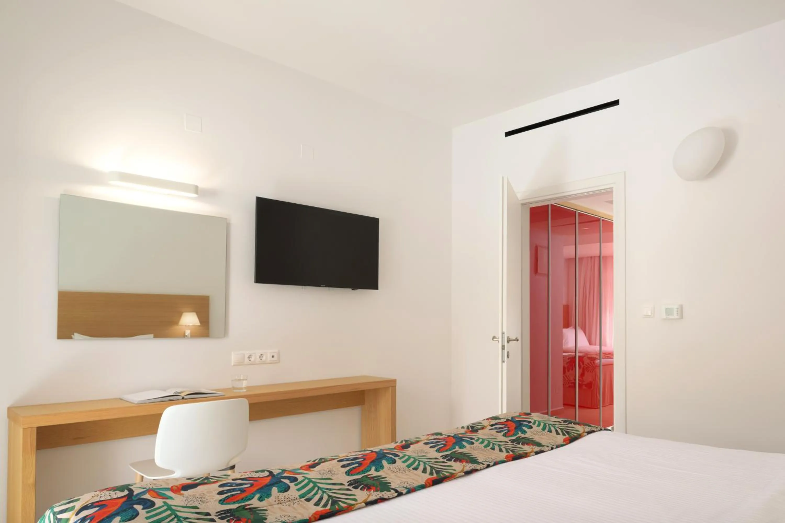 Photo of the whole room, Bed in High Beach Resort