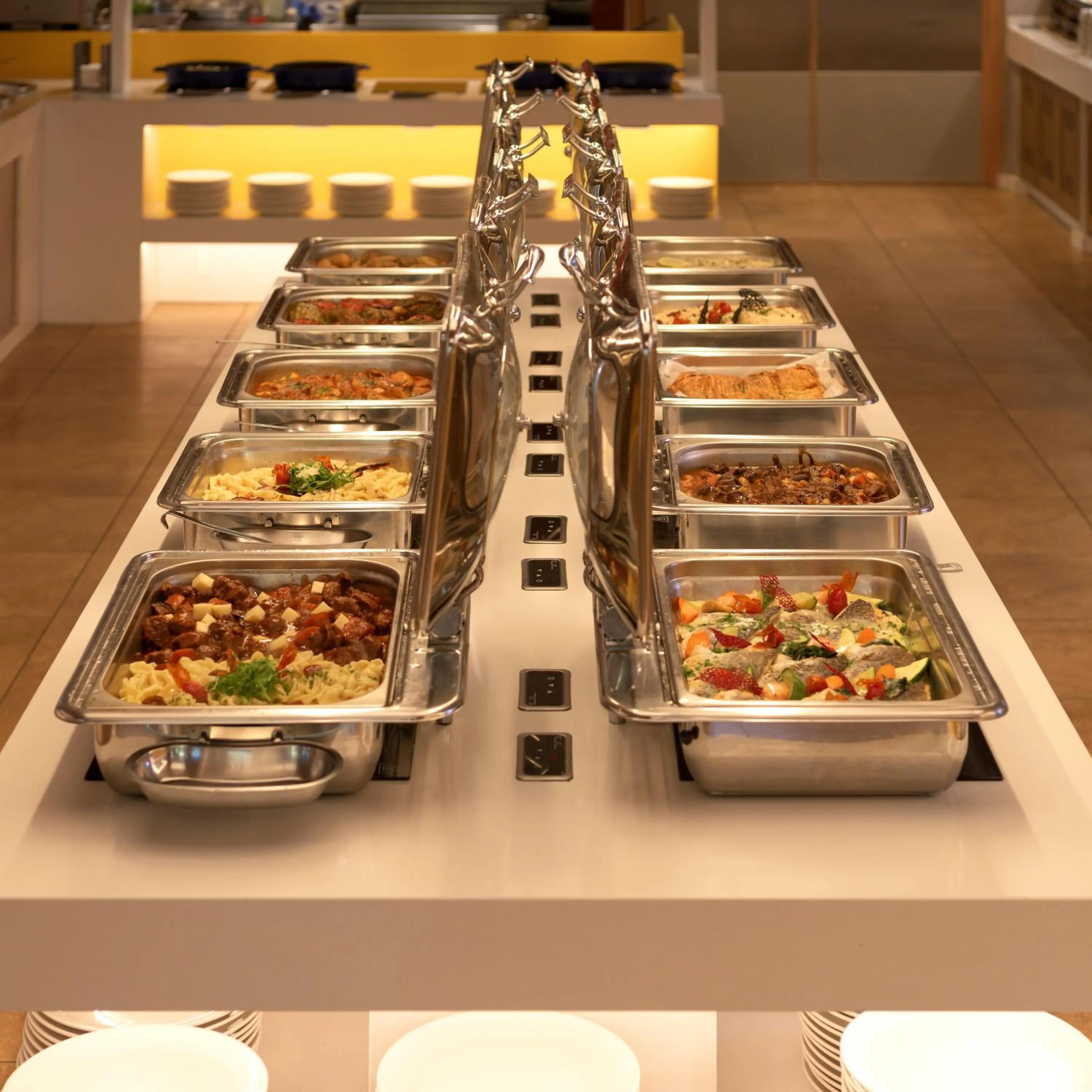 Restaurant/places to eat in High Beach Resort